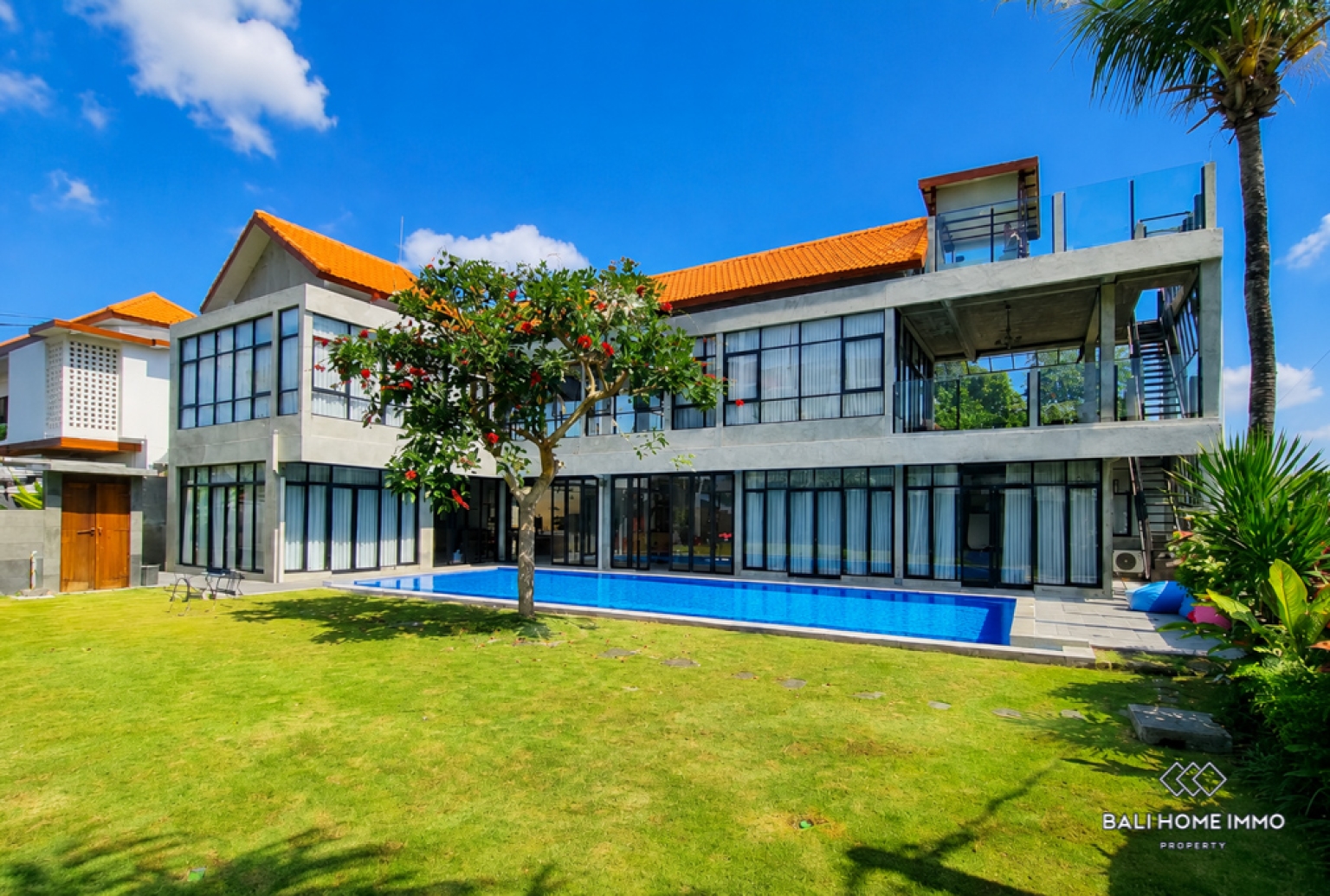 Brand New Industrial 5 Bedroom Villa for Yearly Rental in Bali Tanah Lot East Side view 27