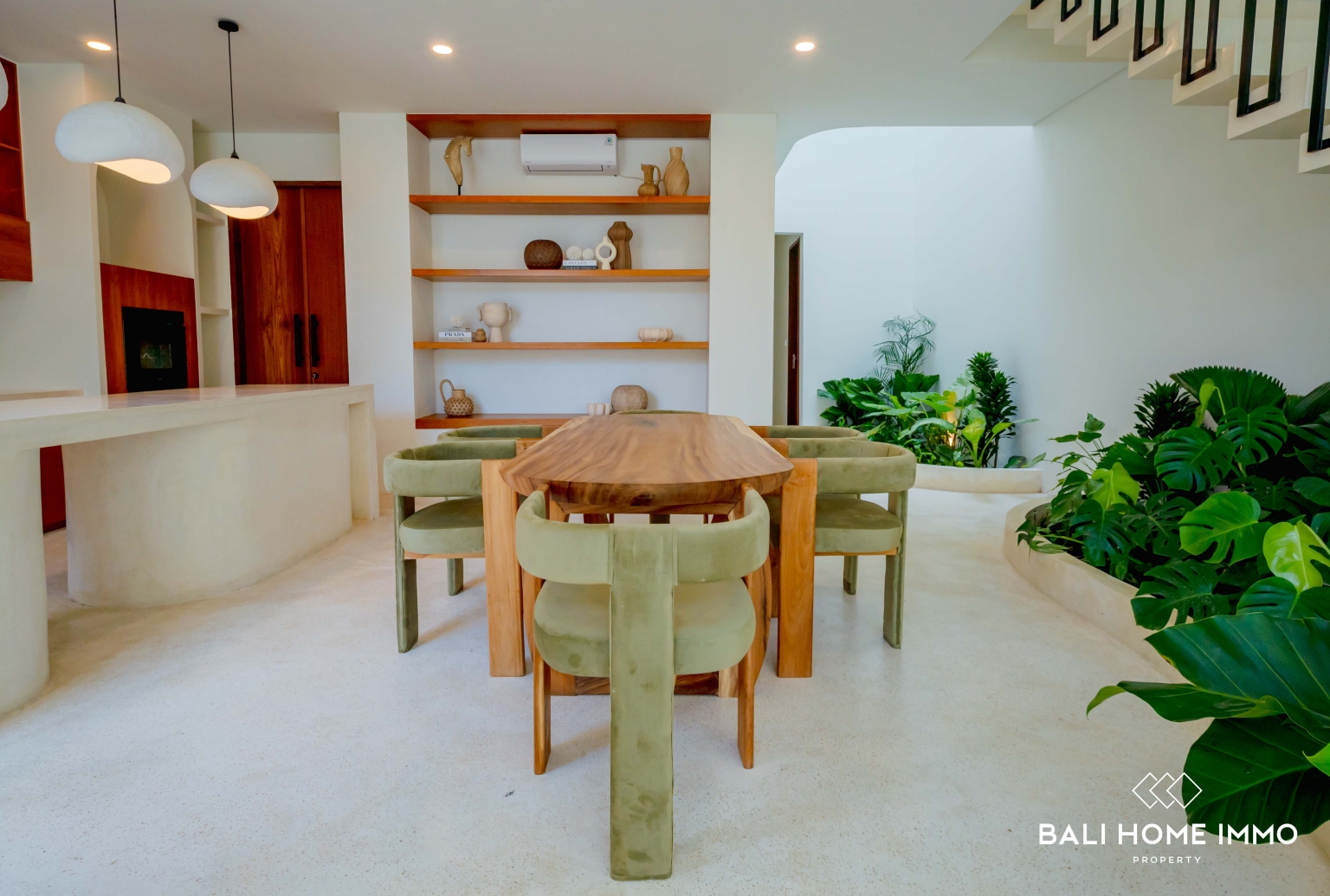 Dijual dan Disewakan Villa 4 Kamar Tidur Mewah Baru Dekat Pantai Karma view 8