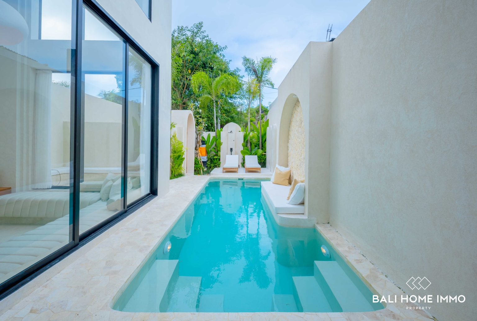 Dijual dan Disewakan Villa 4 Kamar Tidur Mewah Baru Dekat Pantai Karma view 4