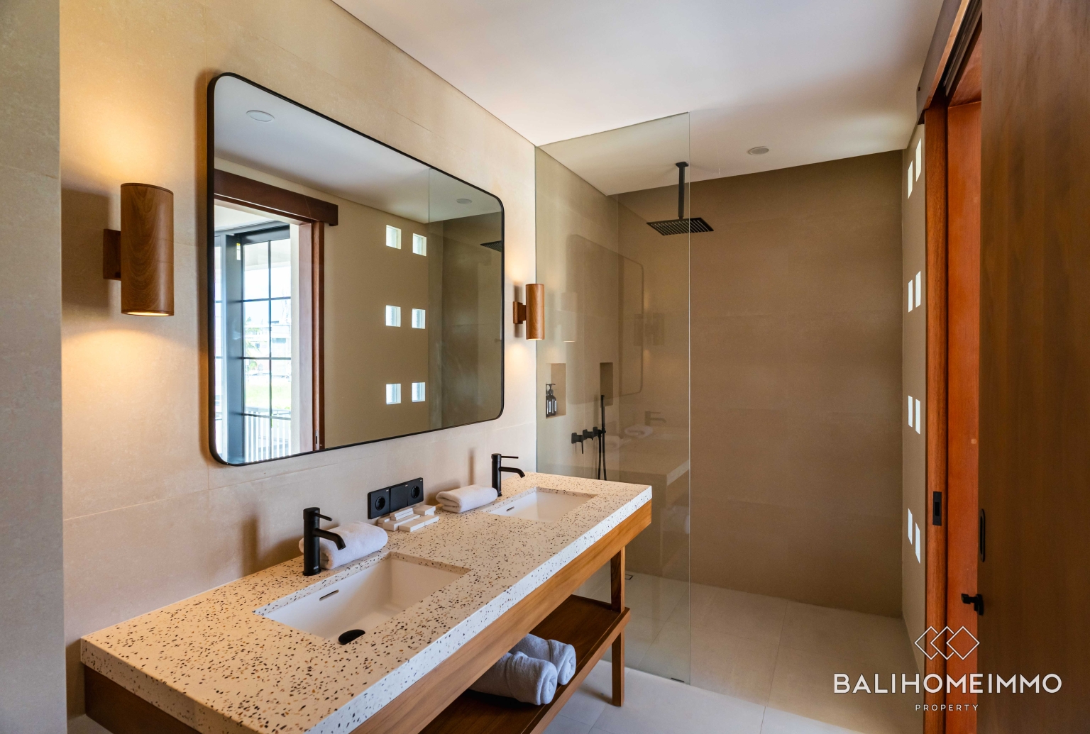Brand new Luxury 3 Bedroom Villa for Sale and Rent in Berawa Canggu Bali view 24
