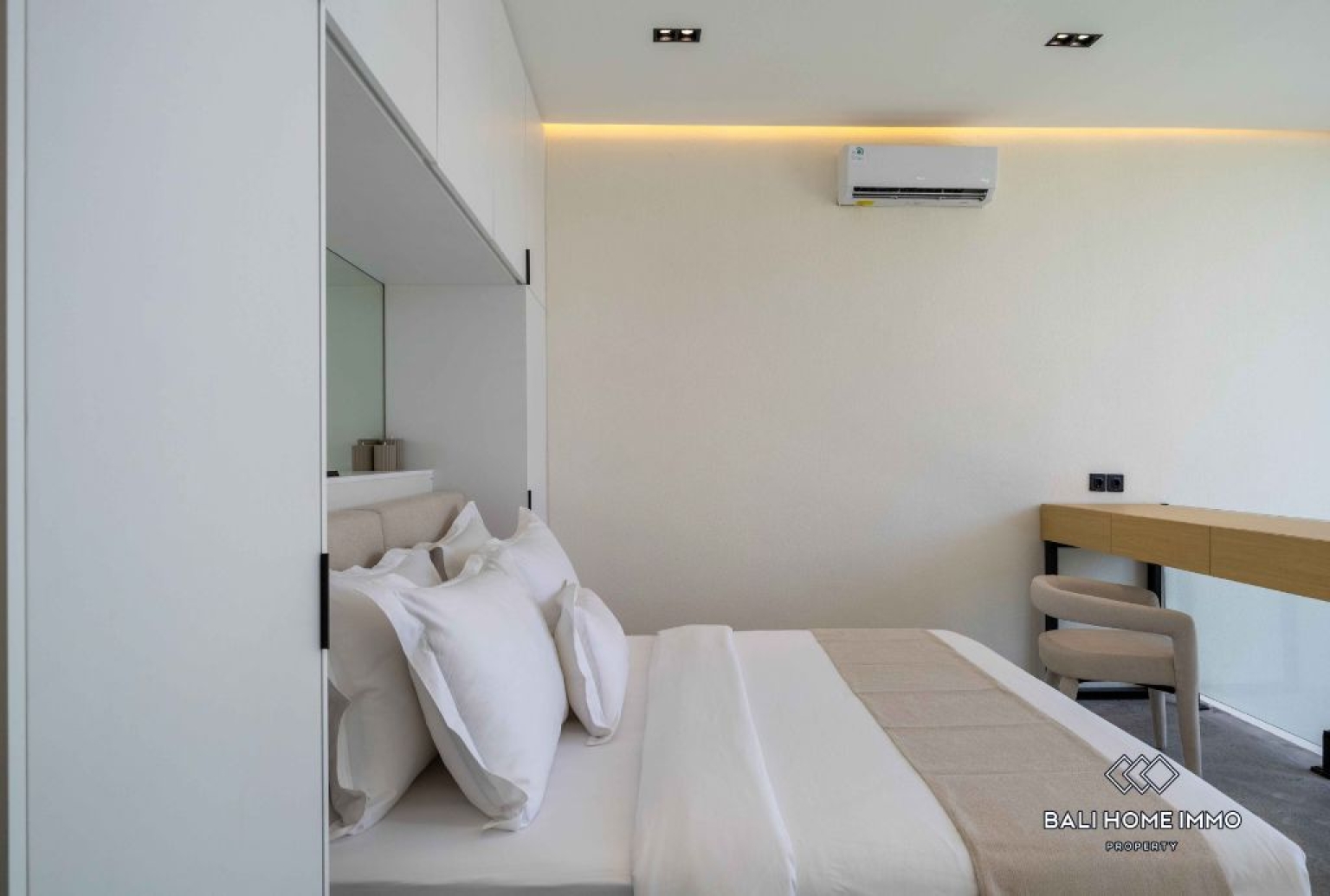 Brand new Modern 1 Bedroom Villa for Sale Leasehold in Canggu Berawa Bali view 8
