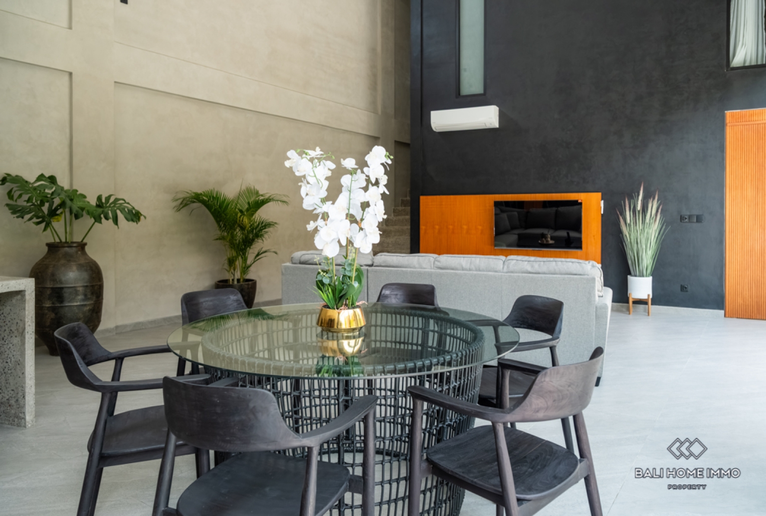 Brand New Modern 3 Bedroom Villa for Sale in Bali Seminyak Residential Side view 10