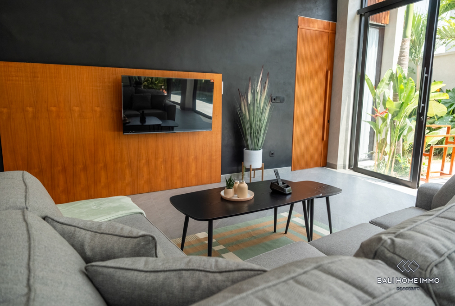 Brand New Modern 3 Bedroom Villa for Sale in Bali Seminyak Residential Side view 4