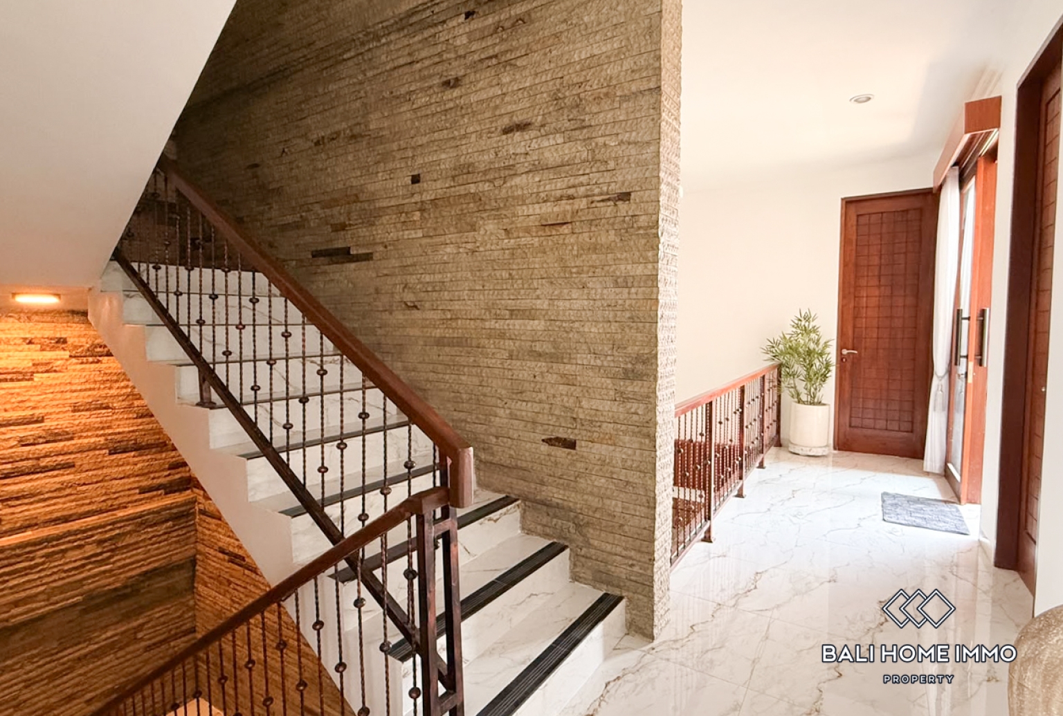 Brand New Modern 4 Bedroom Family House Villa for Sale in Kerobokan view 7