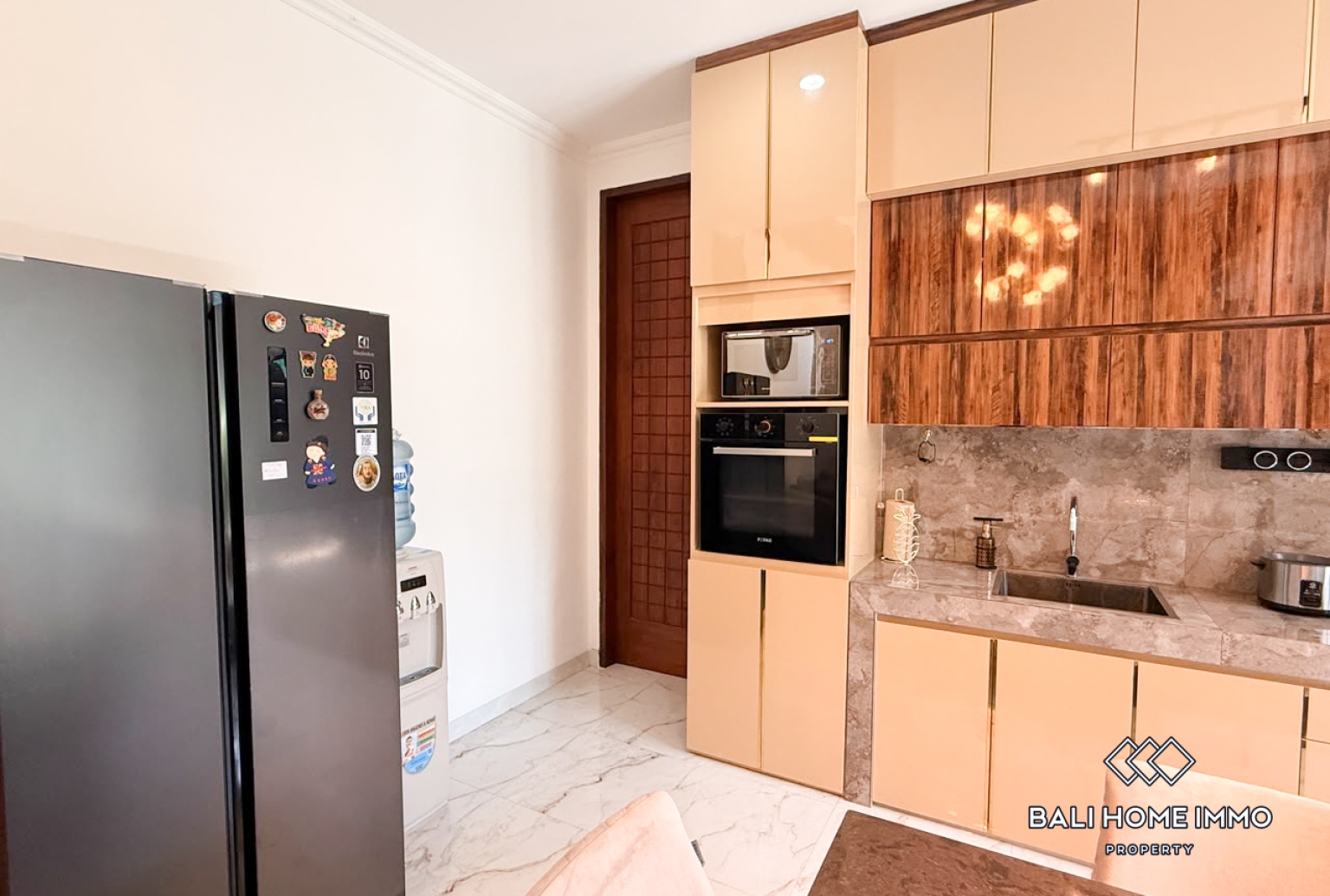 Brand New Modern 4 Bedroom Family House Villa for Sale in Kerobokan view 6