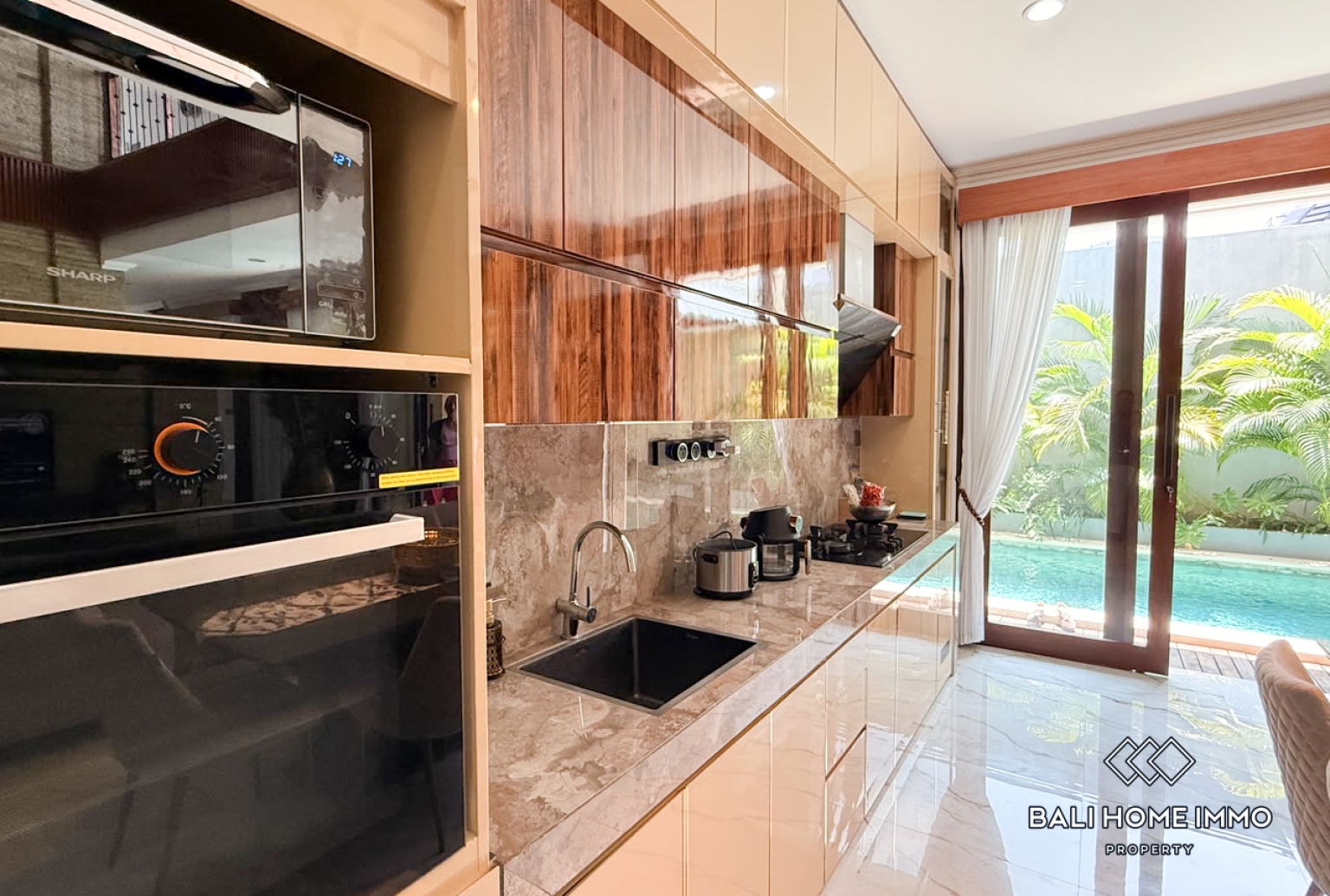 Brand New Modern 4 Bedroom Family House Villa for Sale in Kerobokan view 5