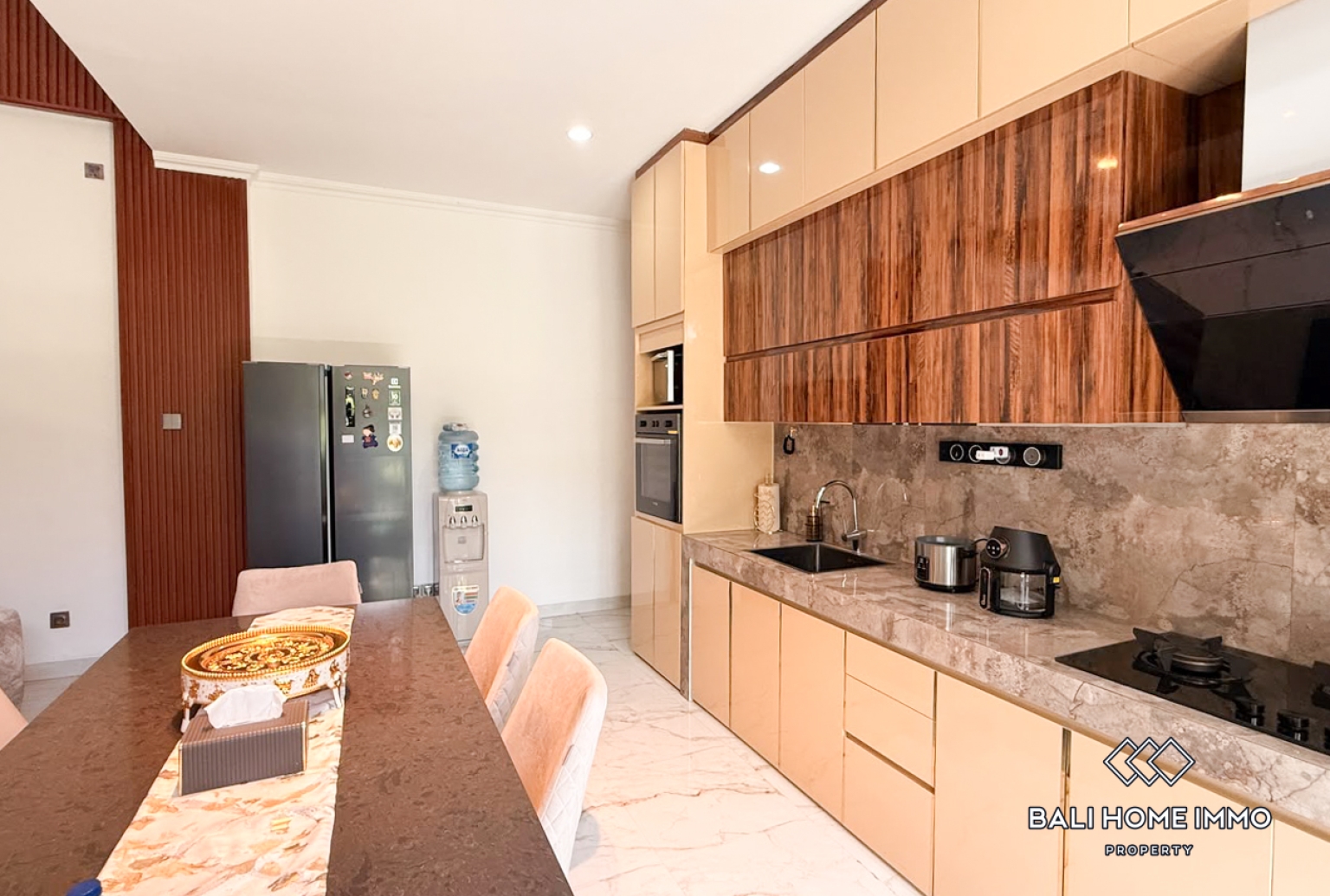 Brand New Modern 4 Bedroom Family House Villa for Sale in Kerobokan view 4