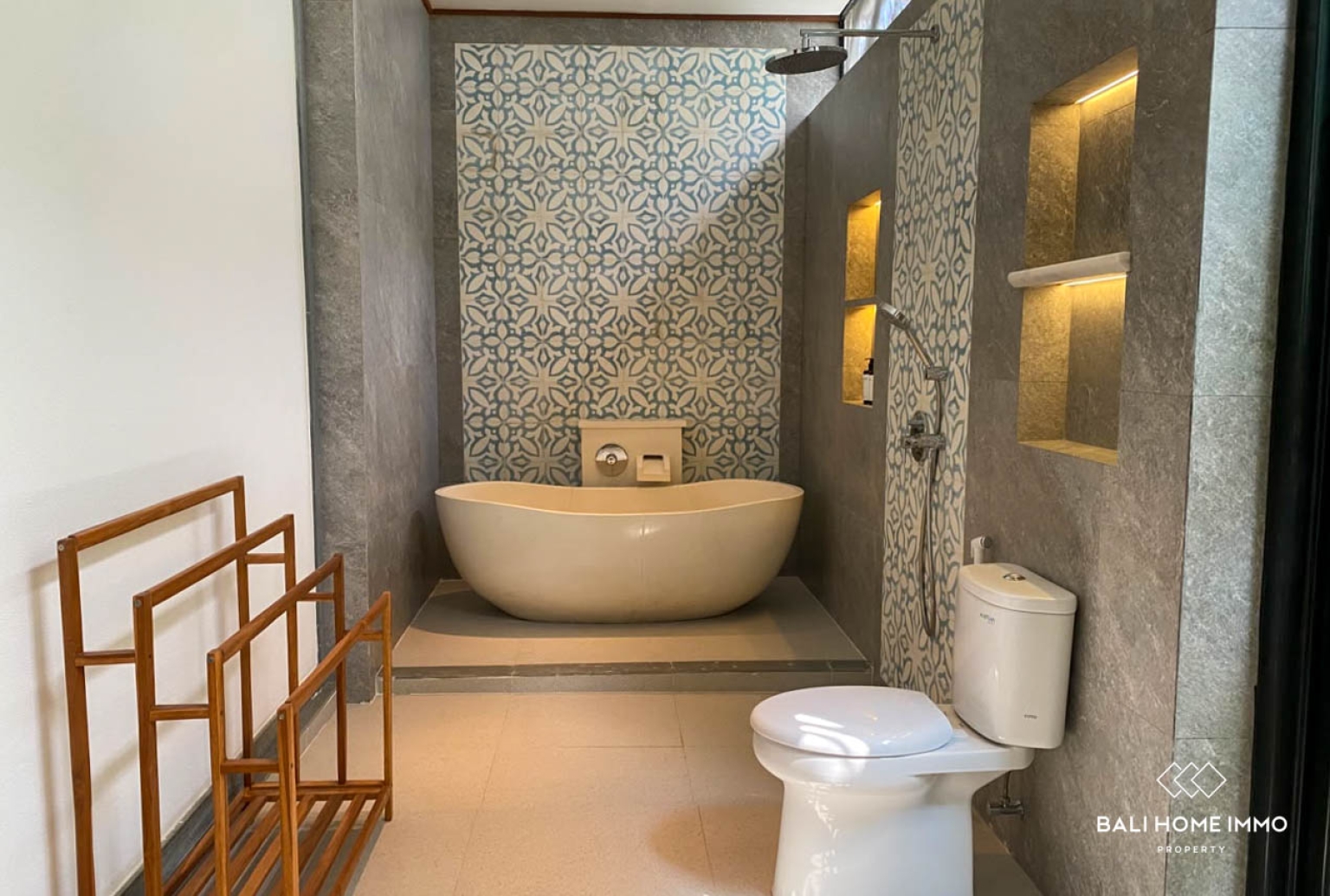 Villa moderne neuve de 4 chambres à louer à Tumbak Bayuh view 18