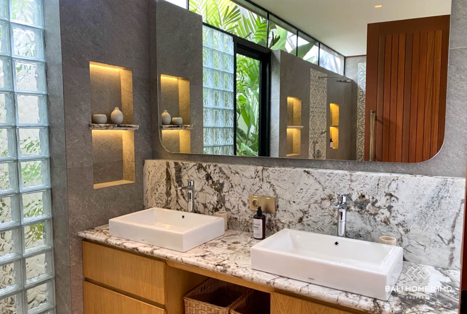 Villa moderne neuve de 4 chambres à louer à Tumbak Bayuh view 17