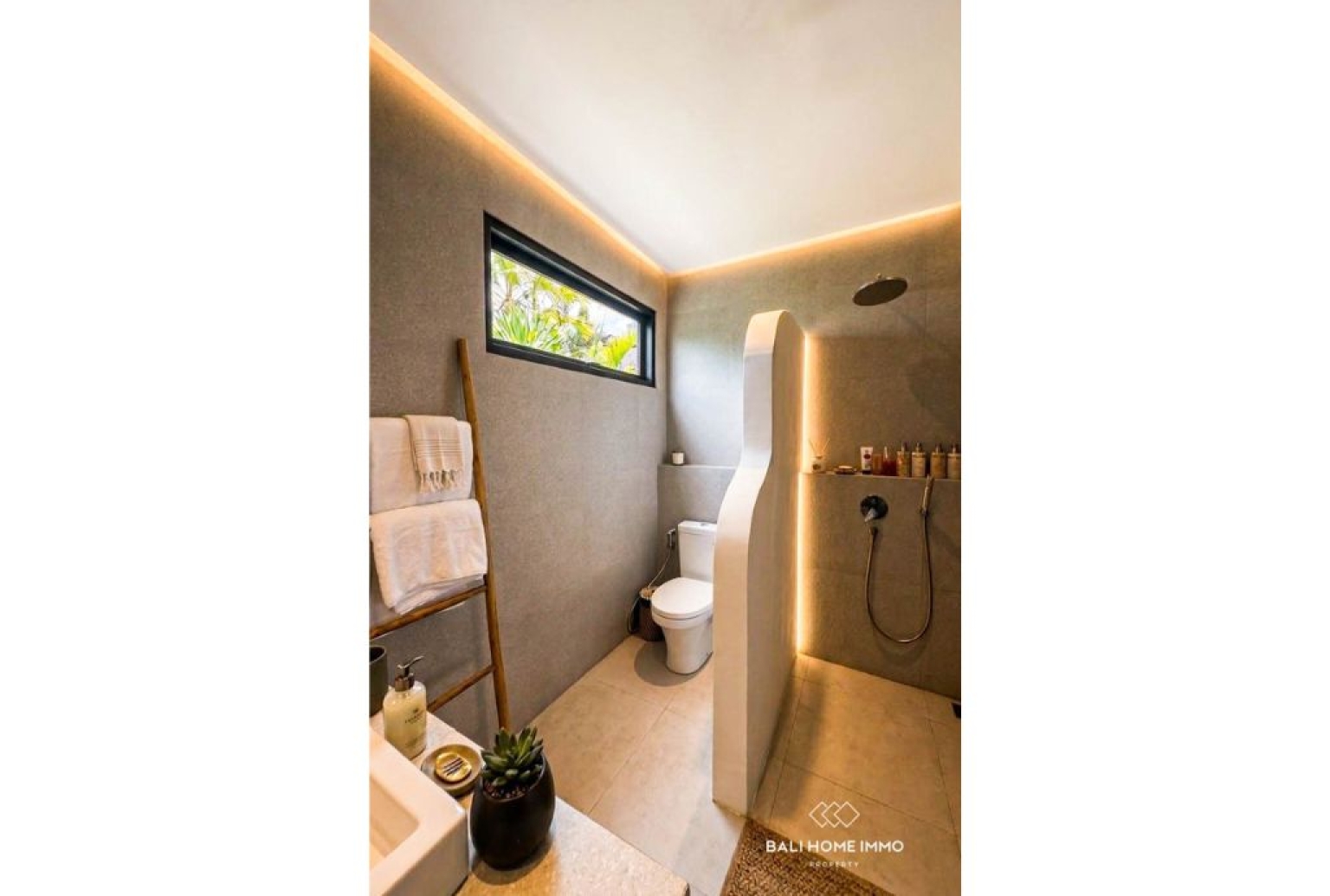 Brand New Tropical 3 Bedroom Villa For Rent in Pererenan view 9