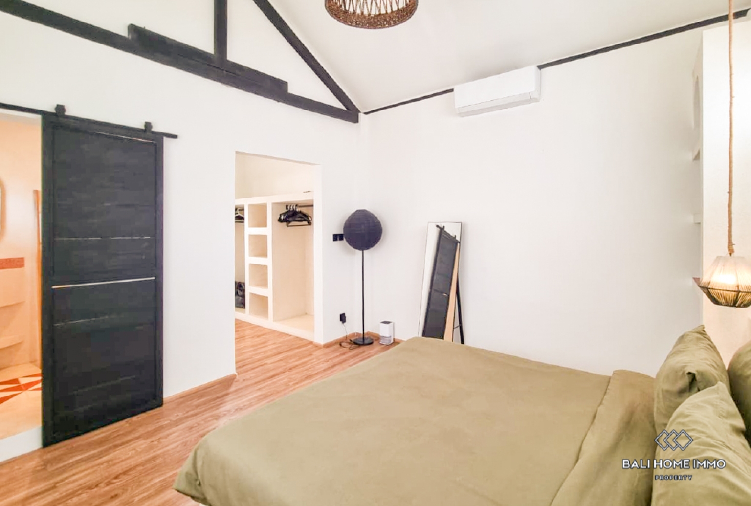 Charming 1 Bedroom Apartment for Monthly Rental in Bali Canggu Berawa view 11