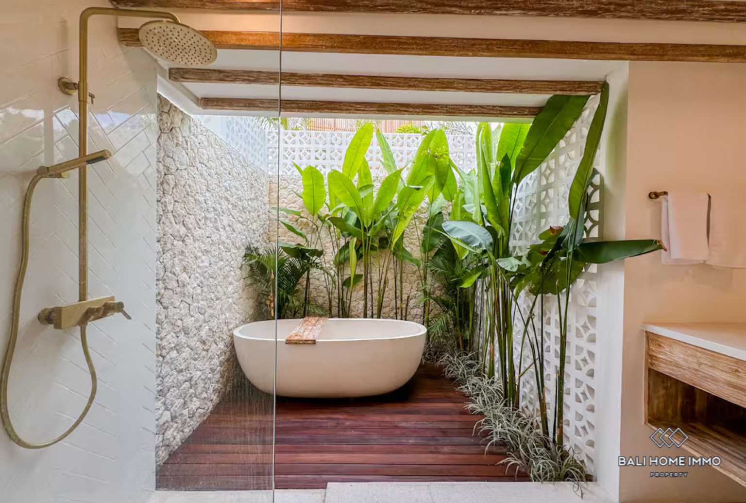 Charming 1 Bedroom Villa for Sale Leasehold in Bali Canggu Berawa view 17