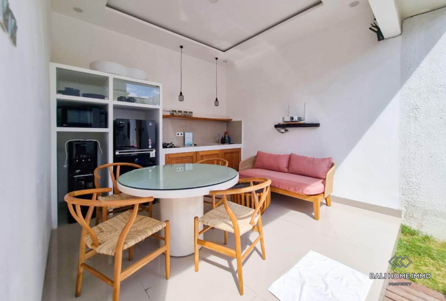 Charming 2 Bedroom Villa for Rent in Bali Seminyak Residential Side view 8