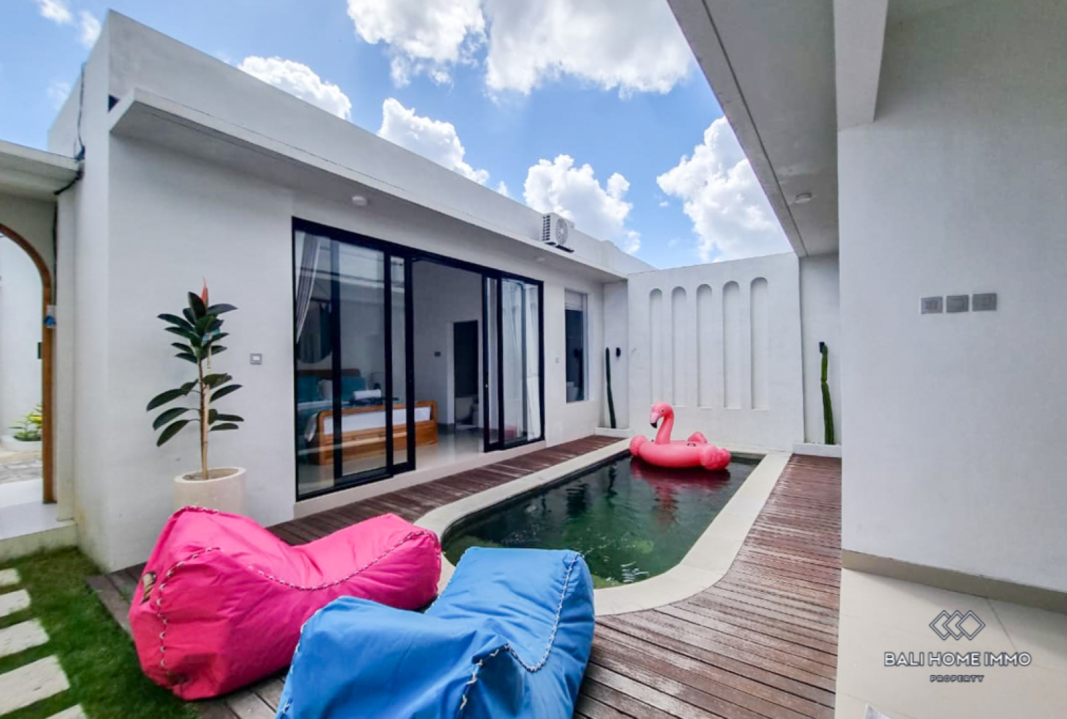 Charming 2 Bedroom Villa for Rent in Bali Seminyak Residential Side view 2