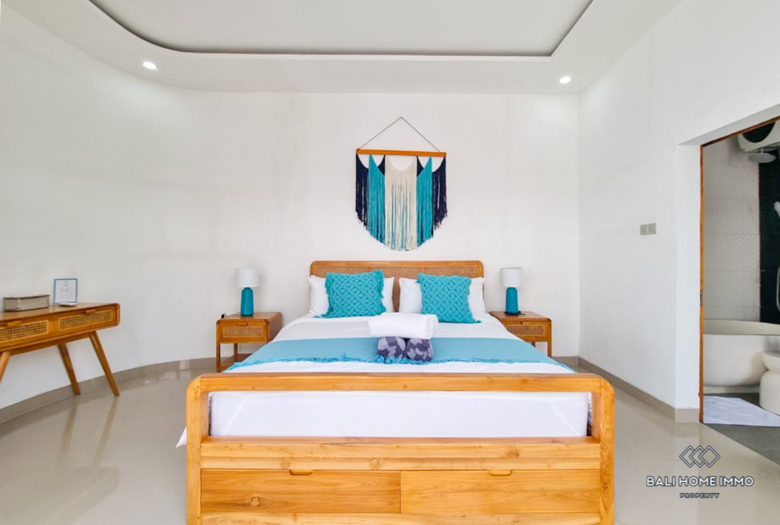 Charming 2 Bedroom Villa for Rent in Bali Seminyak Residential Side view 16
