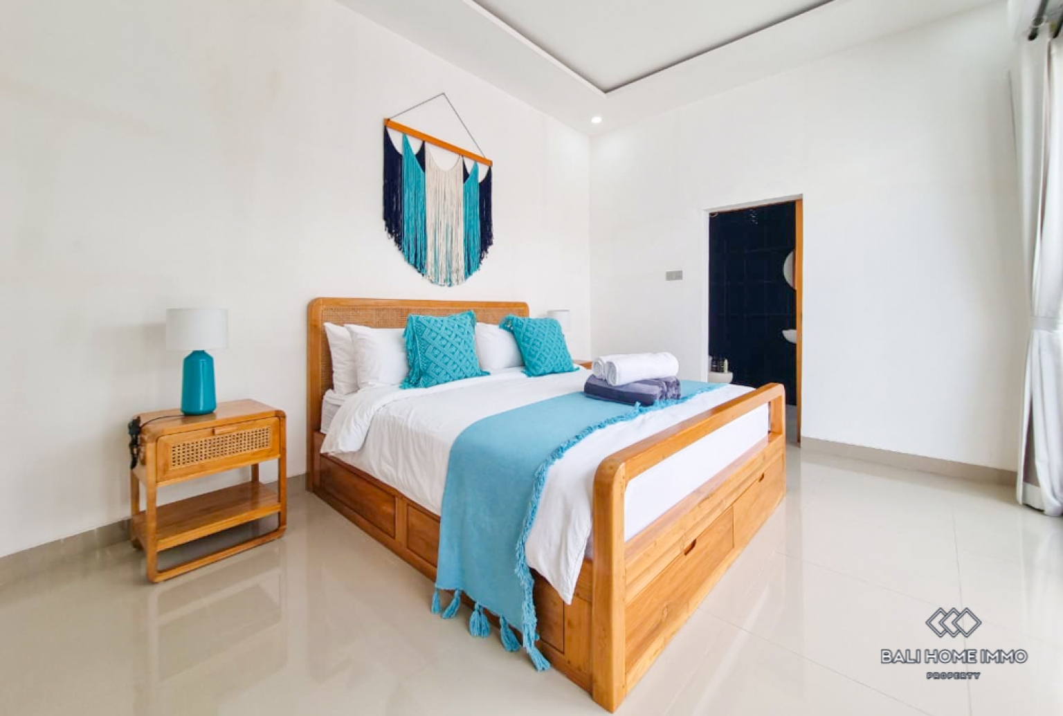 Charming 2 Bedroom Villa for Rent in Bali Seminyak Residential Side view 15