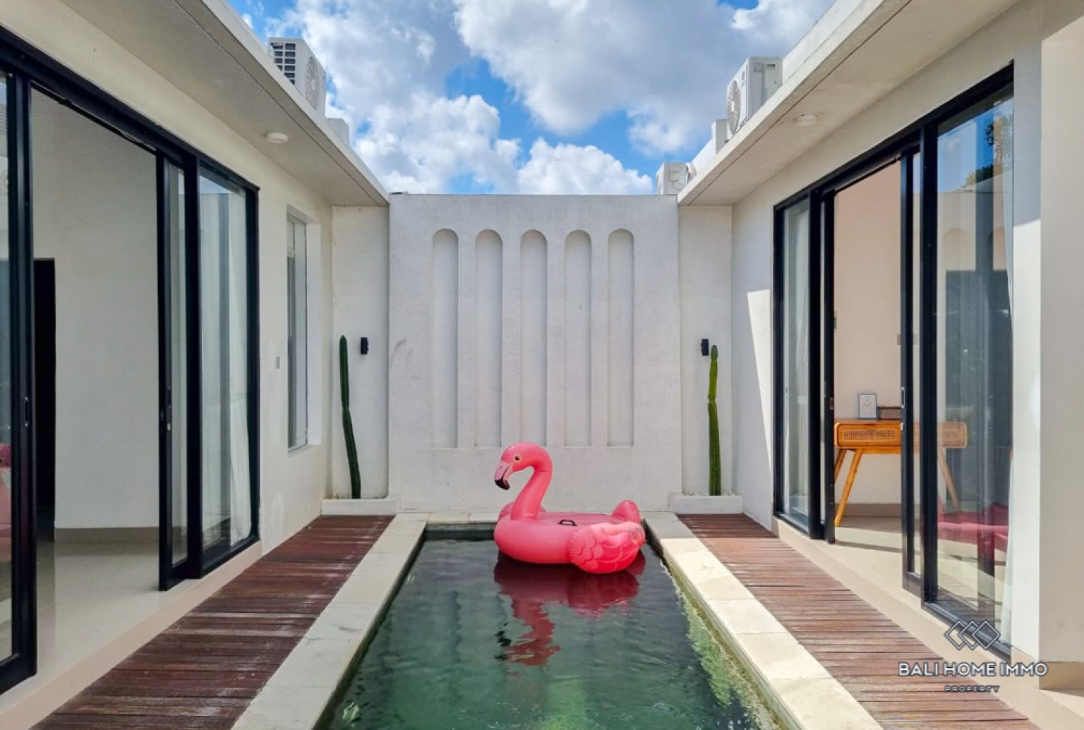 Charming 2 Bedroom Villa for Rent in Bali Seminyak Residential Side view 4