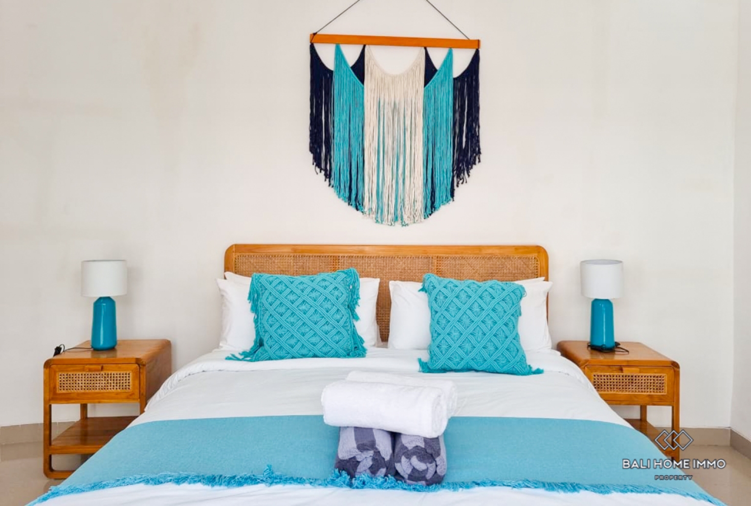 Charming 2 Bedroom Villa for Rent in Bali Seminyak Residential Side view 14
