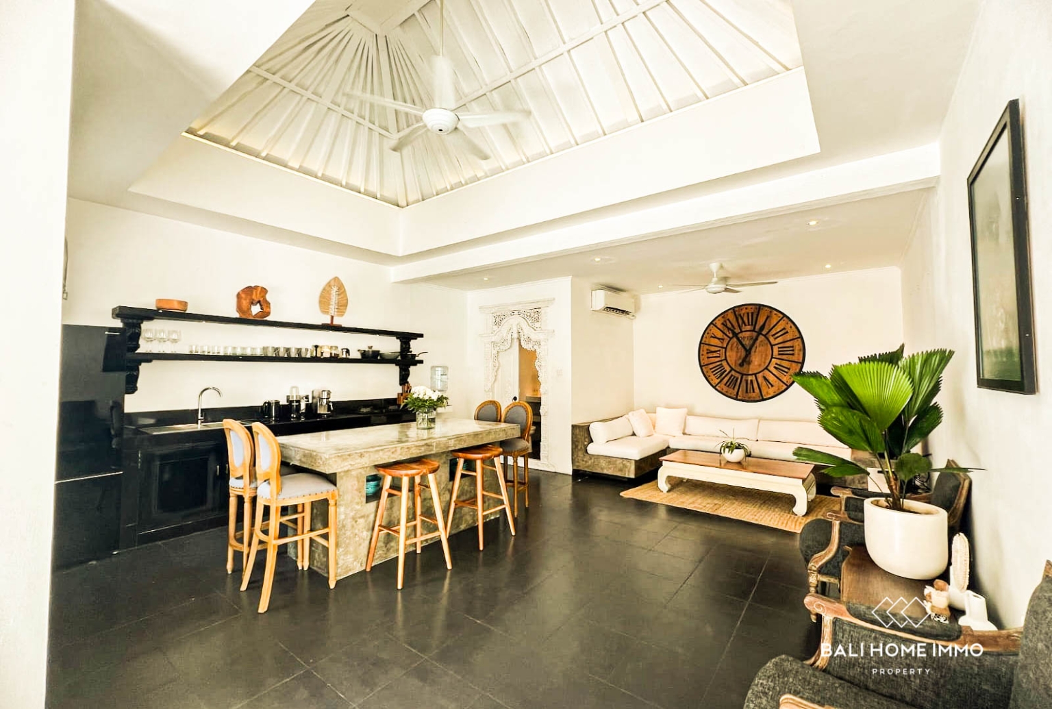 Charming 2 Bedroom Villa For Rent in Berawa view 3
