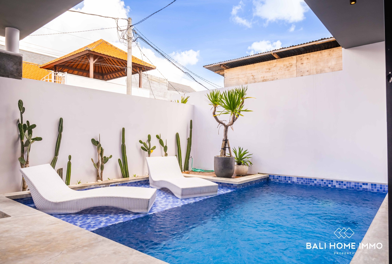 Charming 2 bedroom villa for rent in Canggu Residential Side view 24