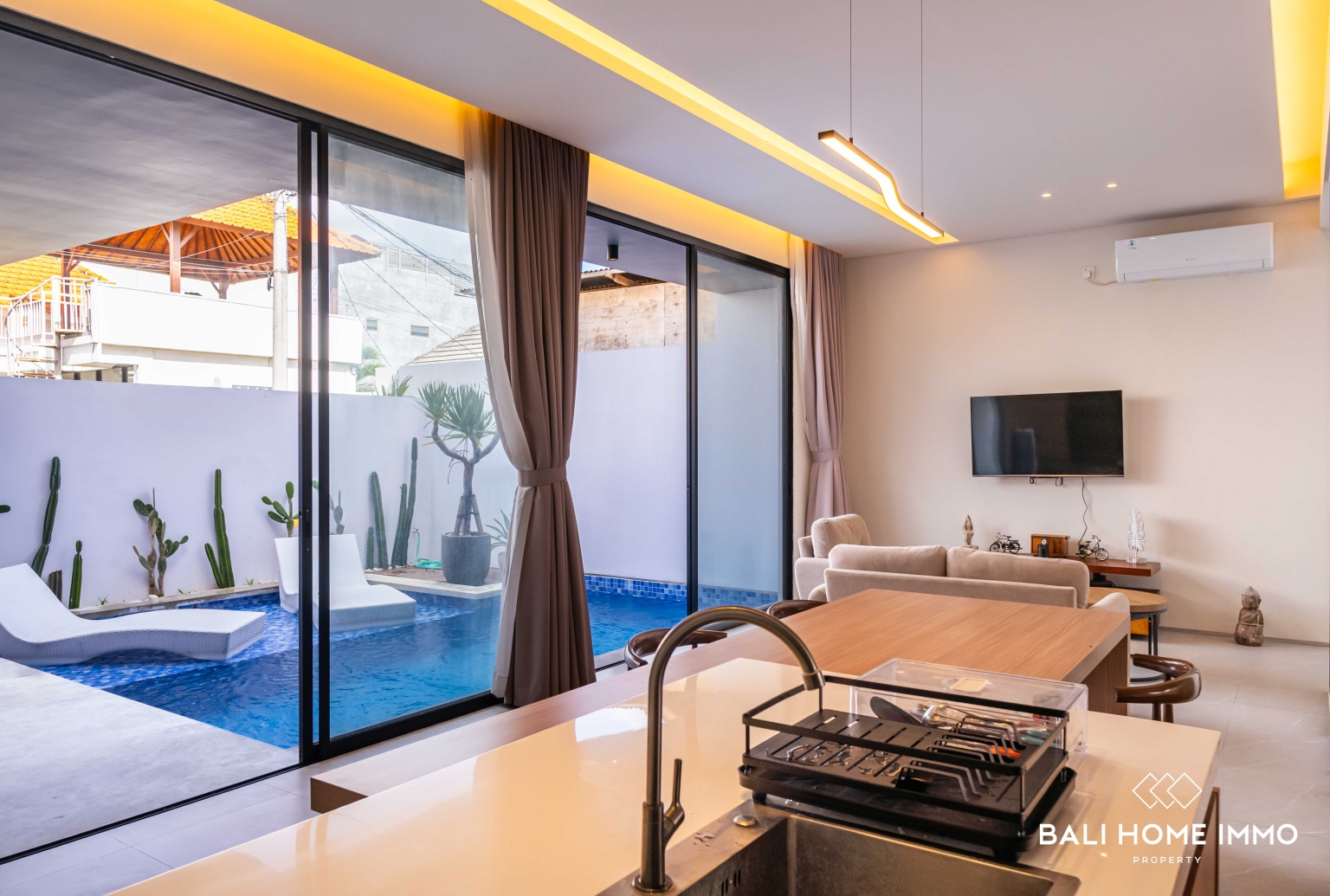 Charming 2 bedroom villa for rent in Canggu Residential Side view 11