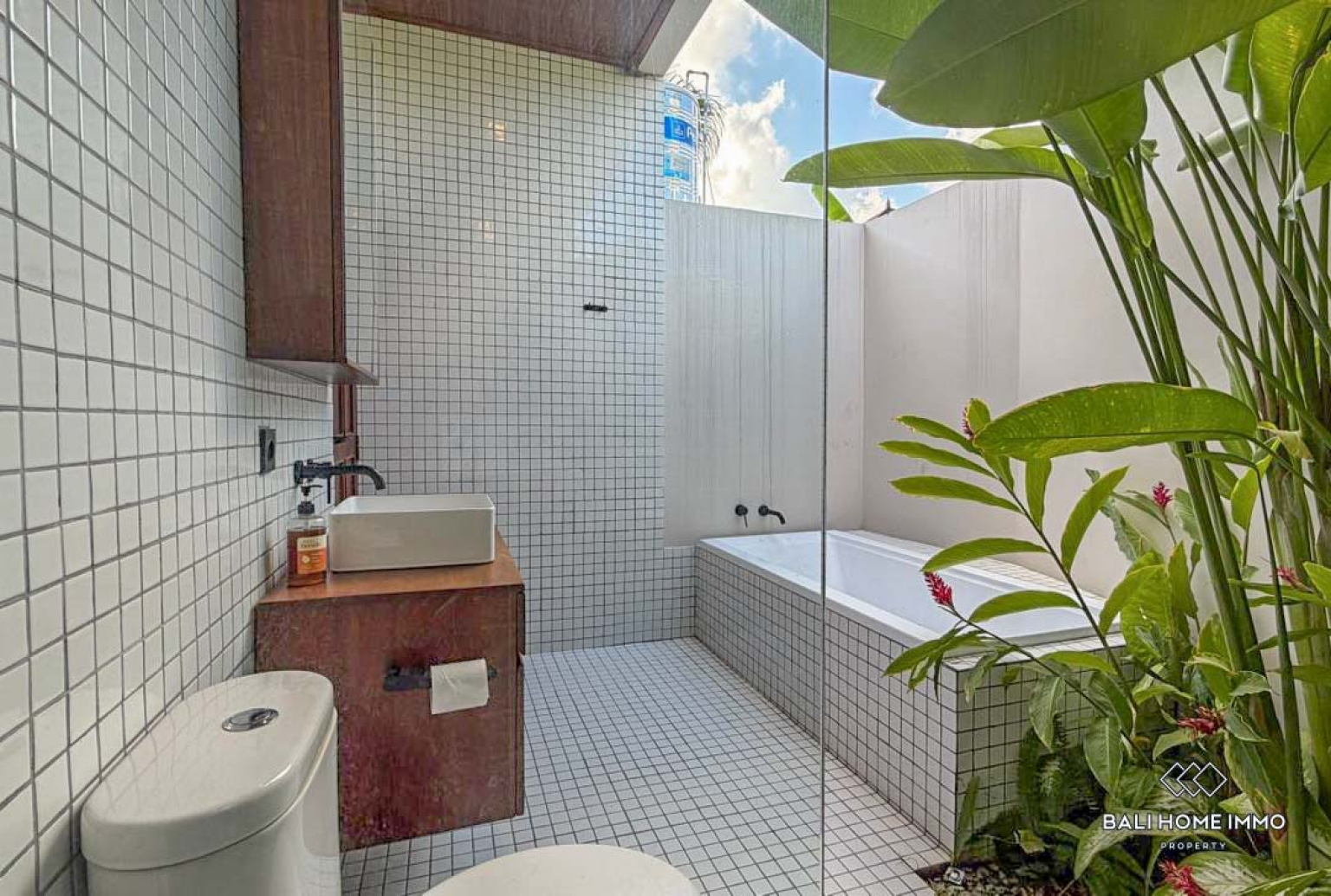 Charming 2 bedroom villa for sale in Canggu Bali view 14
