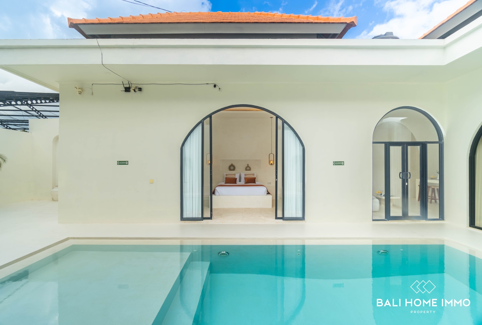 Charming 2 bedroom villa for sale in Canggu Residential side view 24