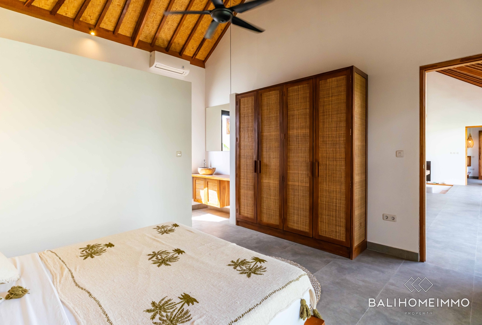 Charming 2 bedroom villa for sale in Kerobokan view 15