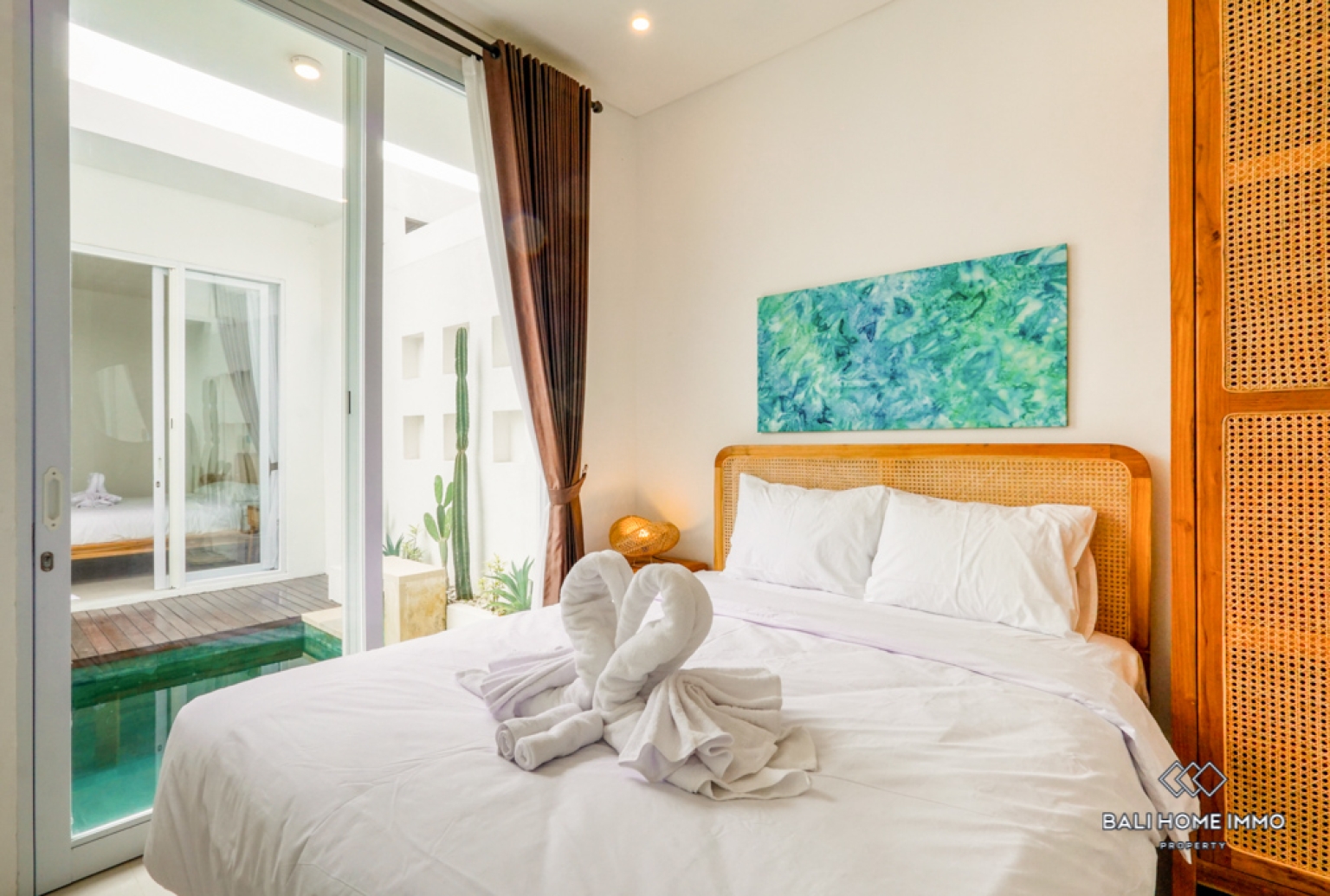 Villa Menawan 2 Kamar Dijual dengan Status Hak Sewa di Kerobokan, Bali view 6