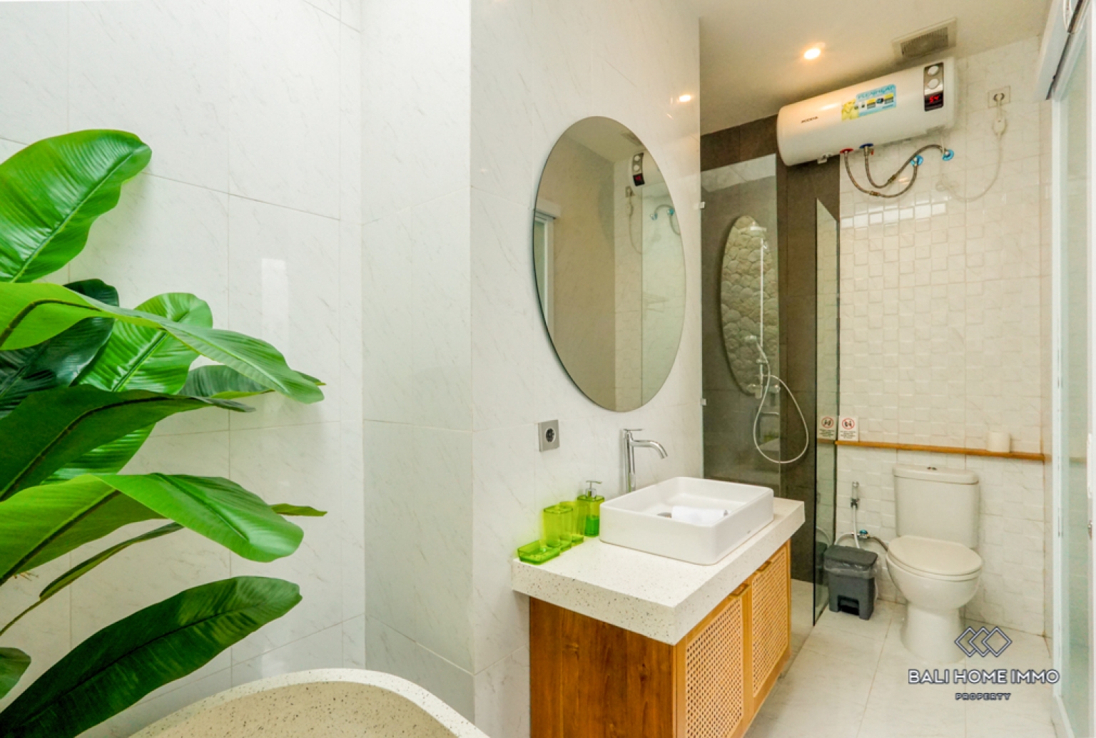 Villa Menawan 2 Kamar Dijual dengan Status Hak Sewa di Kerobokan, Bali view 12
