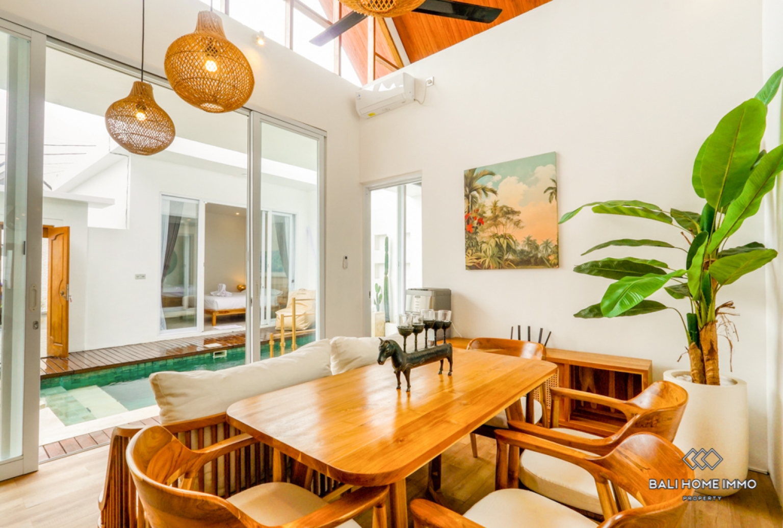 Villa Menawan 2 Kamar Dijual dengan Status Hak Sewa di Kerobokan, Bali view 4