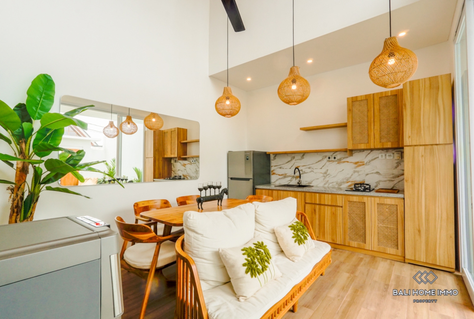Villa Menawan 2 Kamar Dijual dengan Status Hak Sewa di Kerobokan, Bali view 5