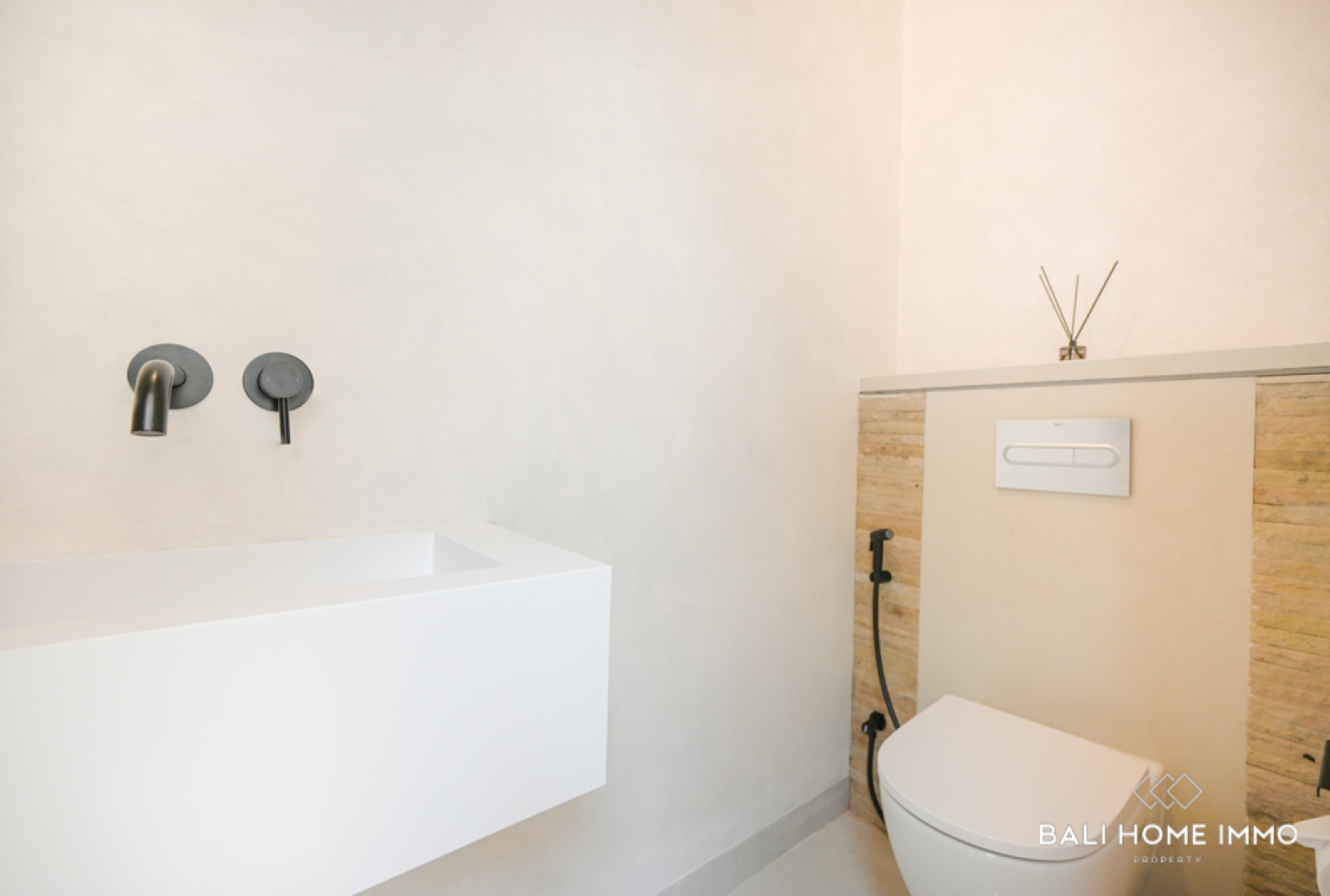 CHARMING 2 BEDROOM VILLA FOR SALE LEASEHOLD IN BINGIN view 13