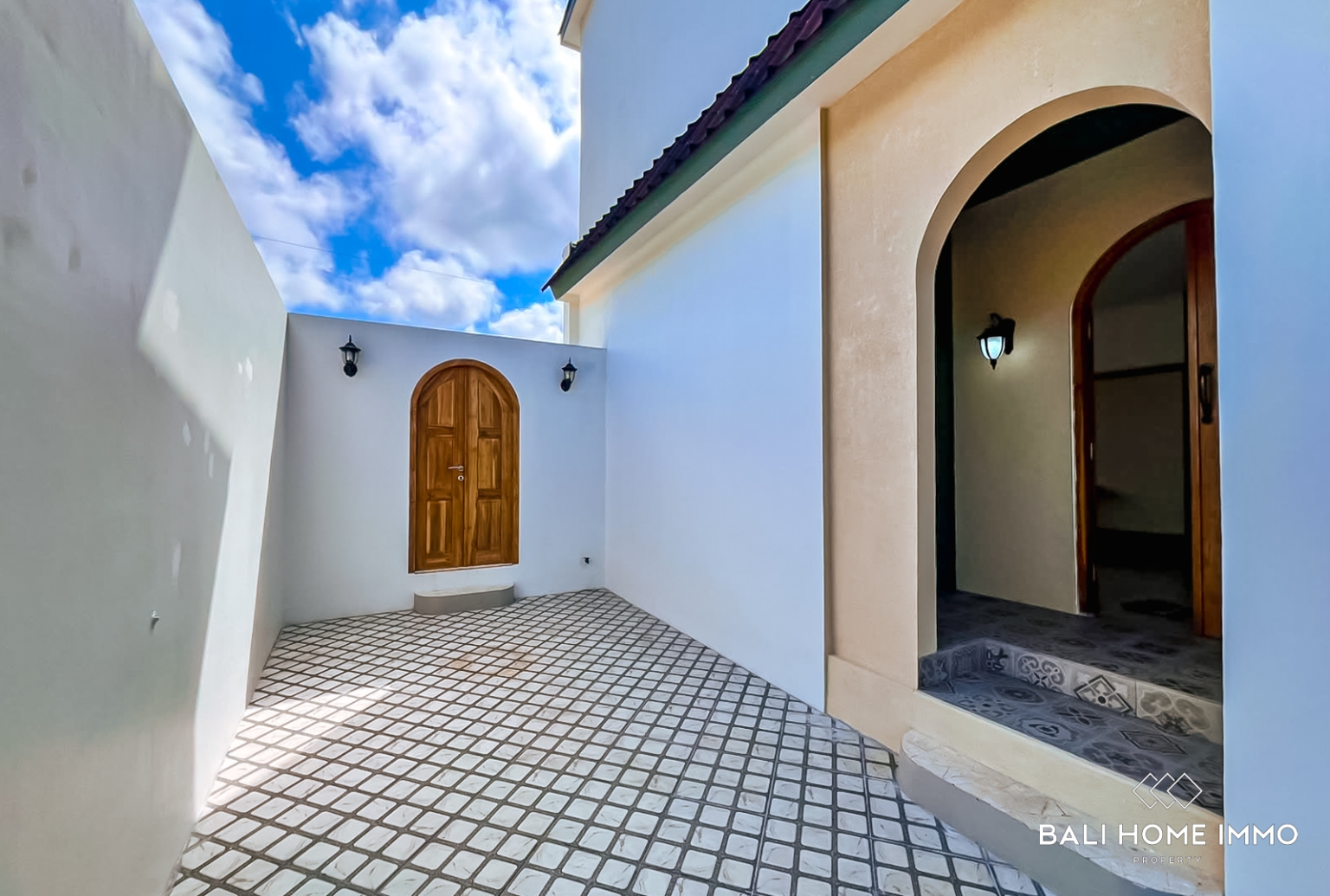 Charming 2 Bedroom Villa for Sale Leasehold and Freehold Near Pandawa Beach view 3