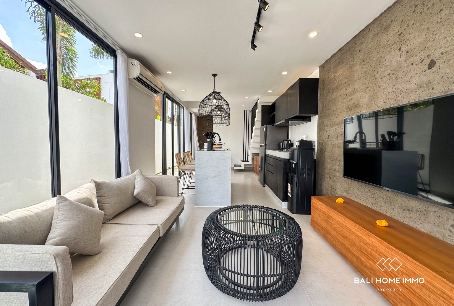 Charming 2-Bedroom Villa with ricefield view for Sale in Berawa view 3