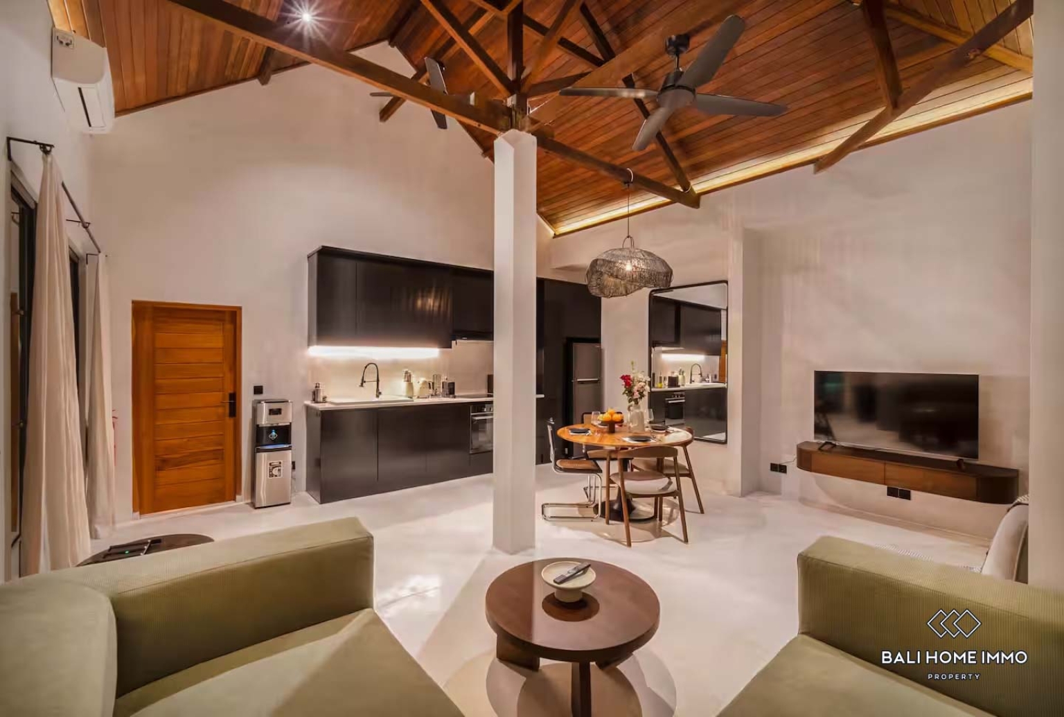 Charming 2 Bedrooms villa for sale leasehold in Bali - Canggu Berawa view 7