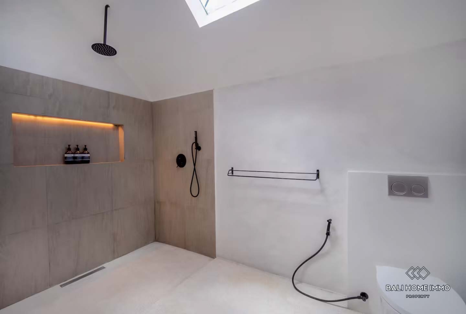 Charming 2 Bedrooms villa for sale leasehold in Bali - Canggu Berawa view 21