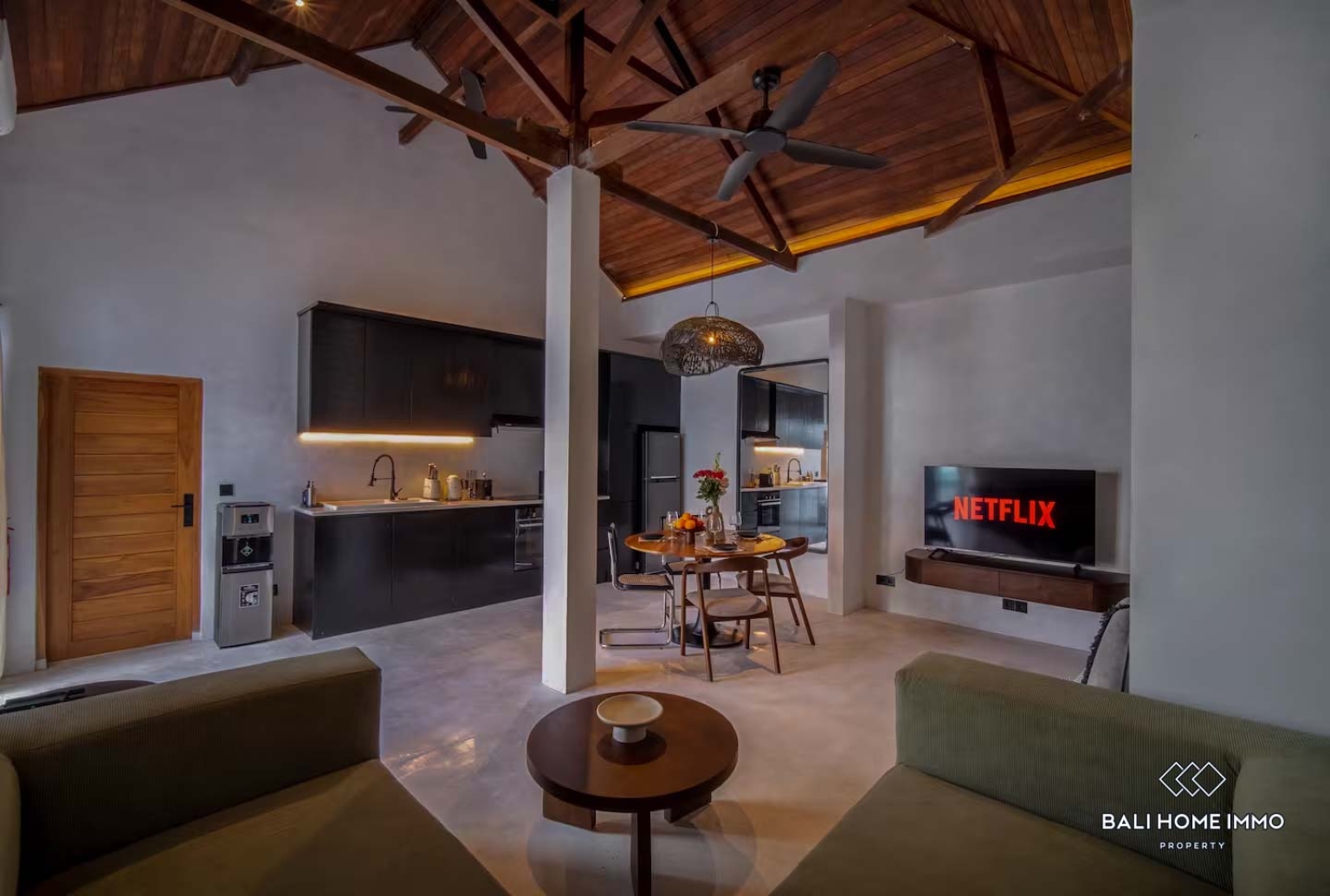 Charming 2 Bedrooms villa for sale leasehold in Bali - Canggu Berawa view 8