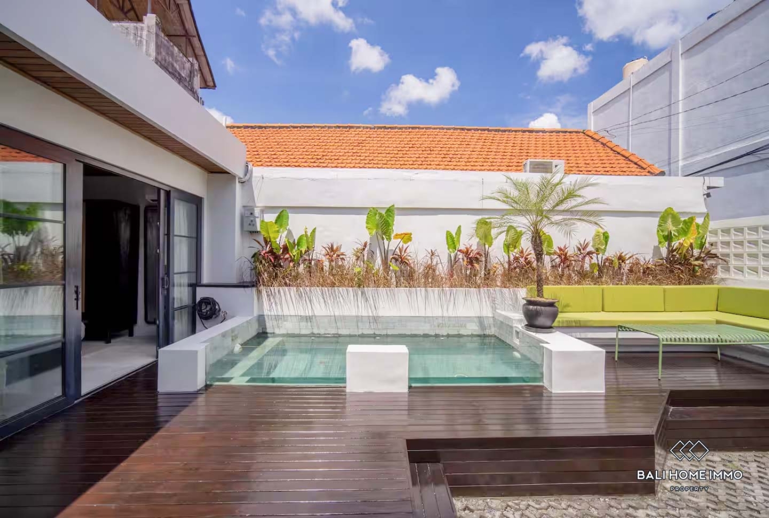 Charming 2 Bedrooms villa for sale leasehold in Bali - Canggu Berawa view 3