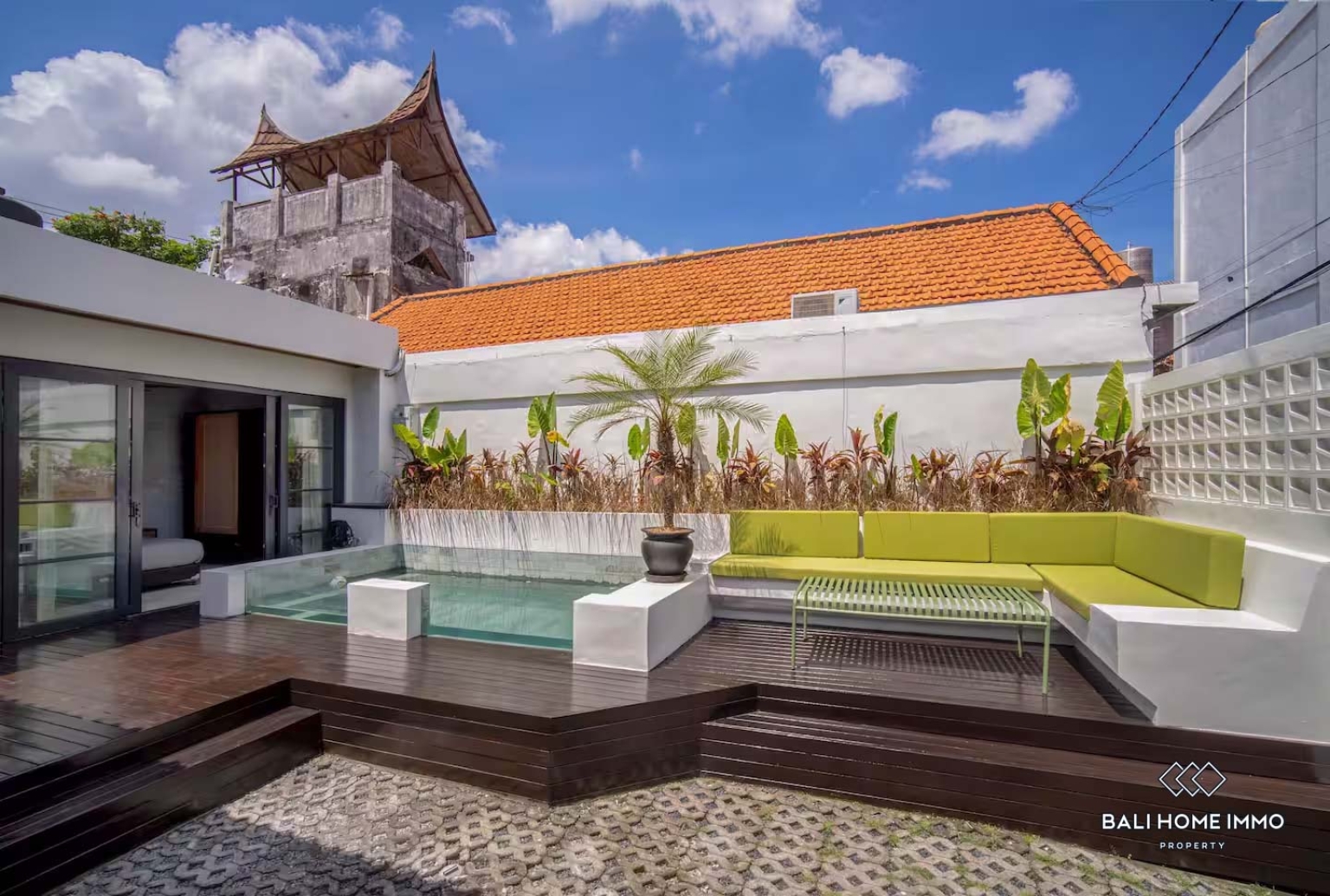 Charming 2 Bedrooms villa for sale leasehold in Bali - Canggu Berawa view 2