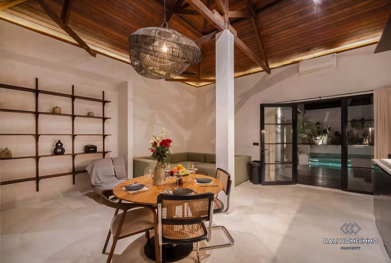 Charming 2 Bedrooms villa for sale leasehold in Bali - Canggu Berawa view 5