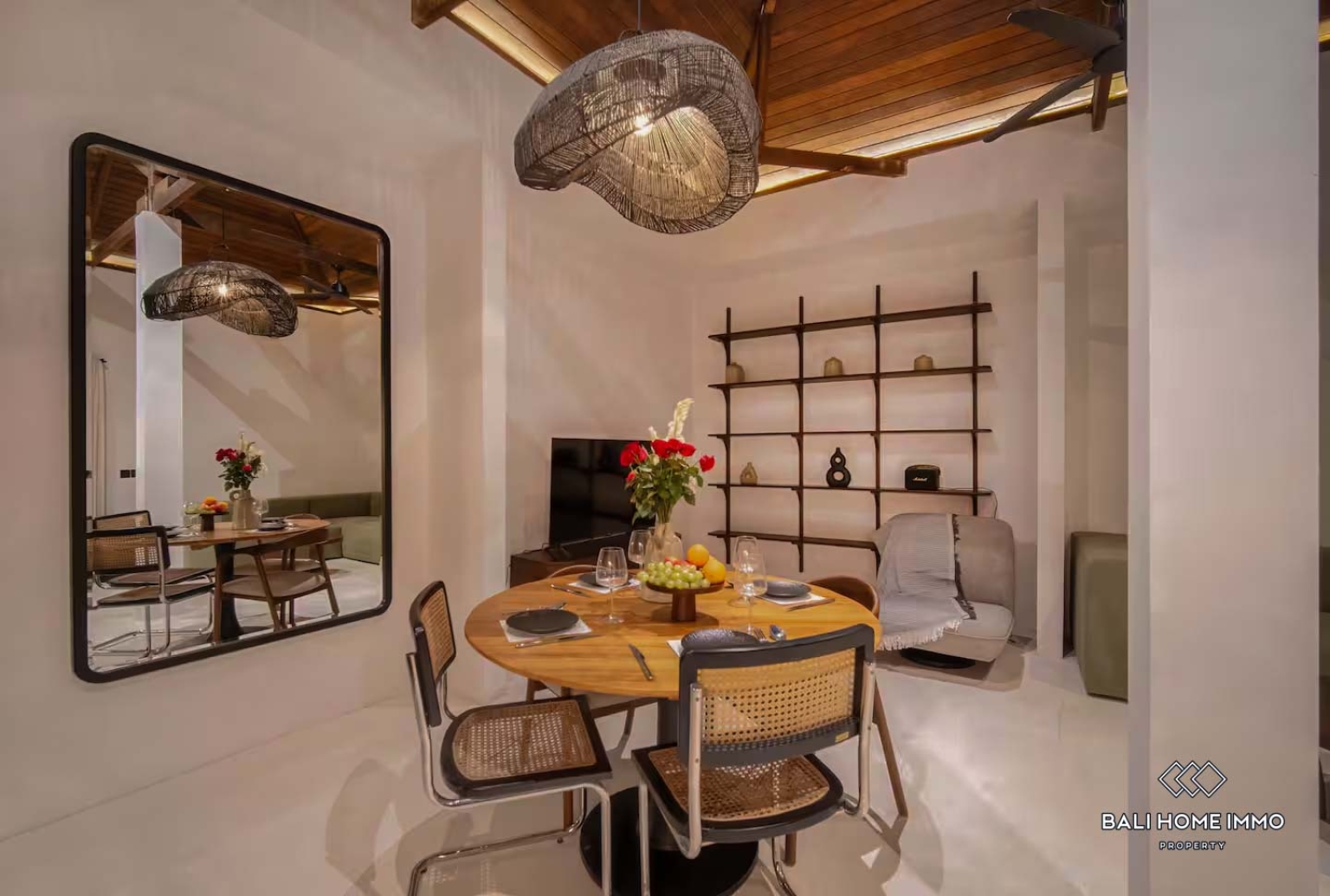 Charming 2 Bedrooms villa for sale leasehold in Bali - Canggu Berawa view 6