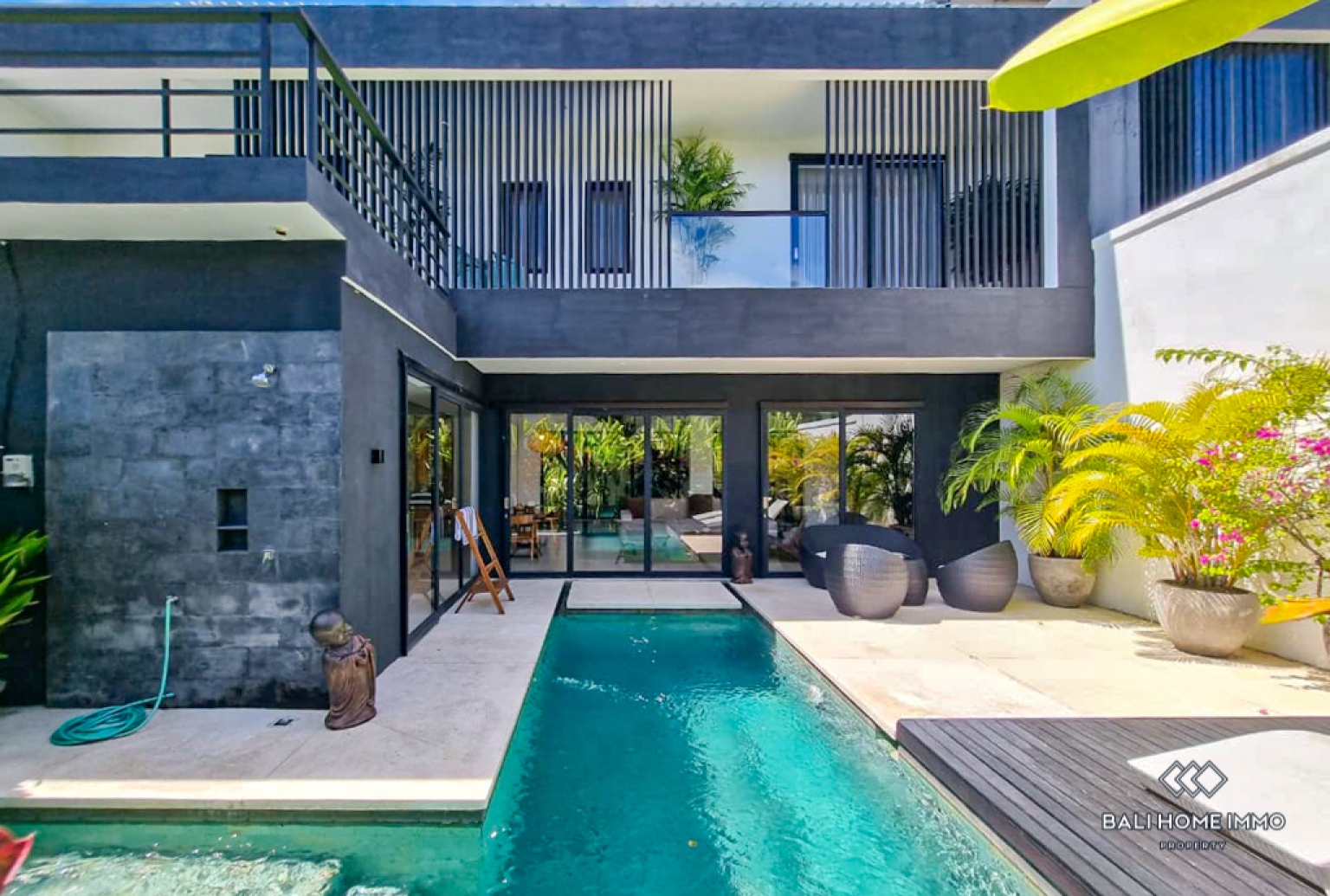 Villa Menawan dengan 3 Kamar untuk Dijual dan Disewa di Kawasan Perumahan Canggu, Bali view 2