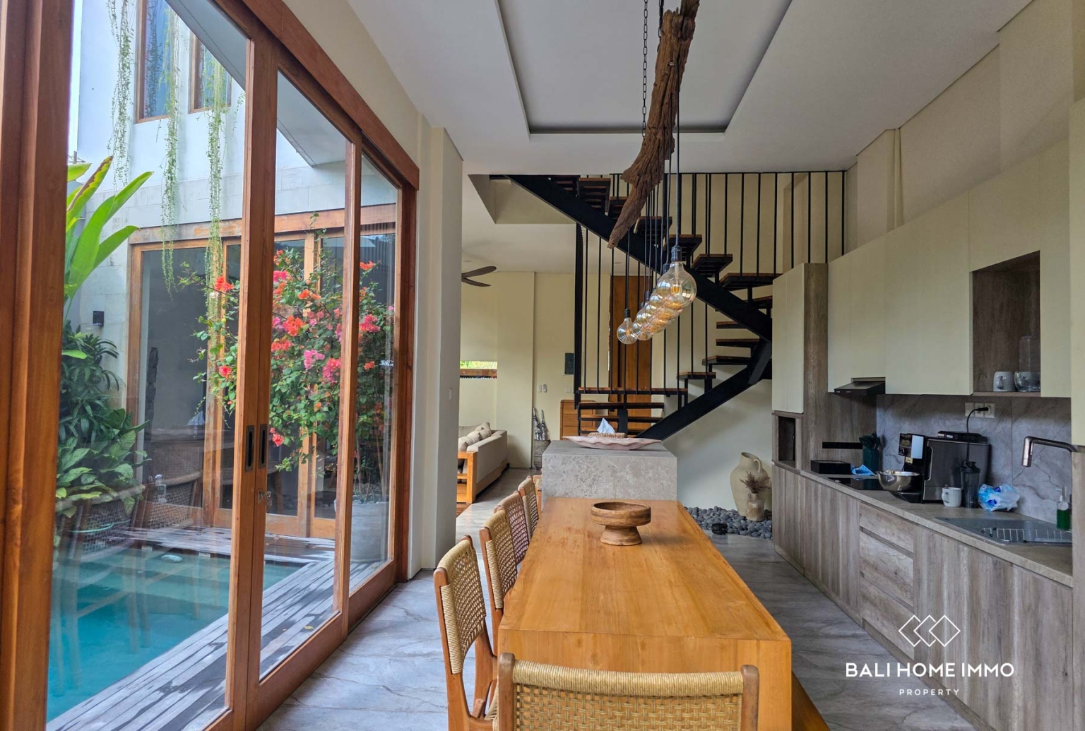 CHARMING 3 BEDROOM VILLA FOR SALE IN CANGGU BATU BOLONG BALI view 5