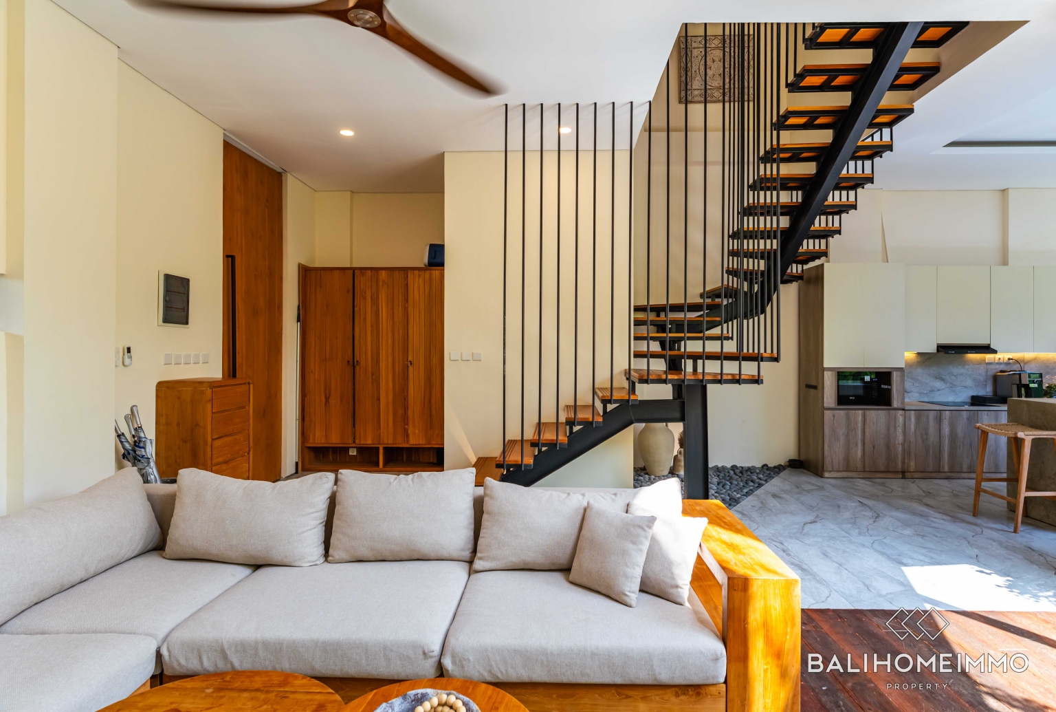 CHARMING 3 BEDROOM VILLA FOR SALE IN CANGGU BATU BOLONG BALI view 6