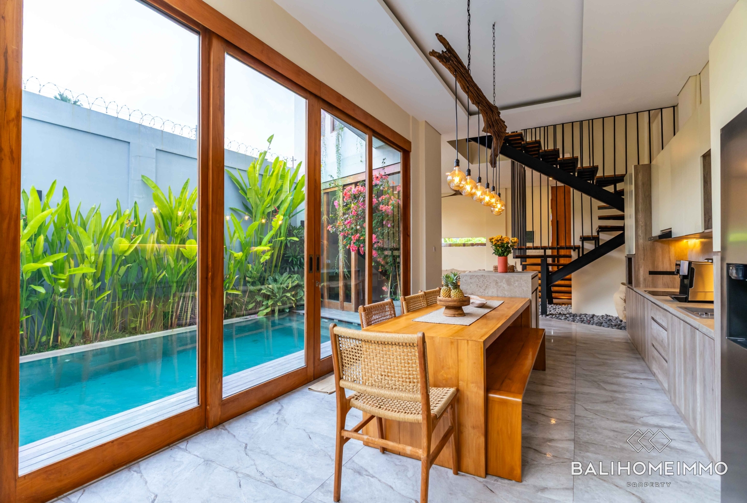 CHARMING 3 BEDROOM VILLA FOR SALE IN CANGGU BATU BOLONG BALI view 7