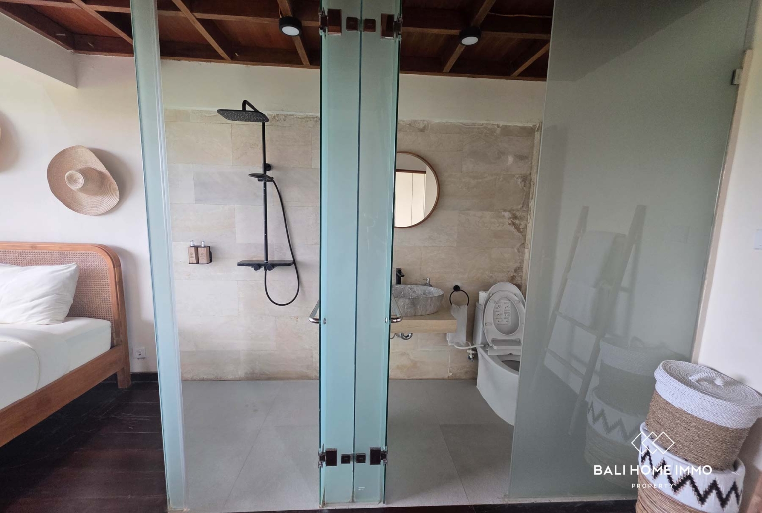 CHARMING 3 BEDROOM VILLA FOR SALE IN CANGGU BATU BOLONG BALI view 19