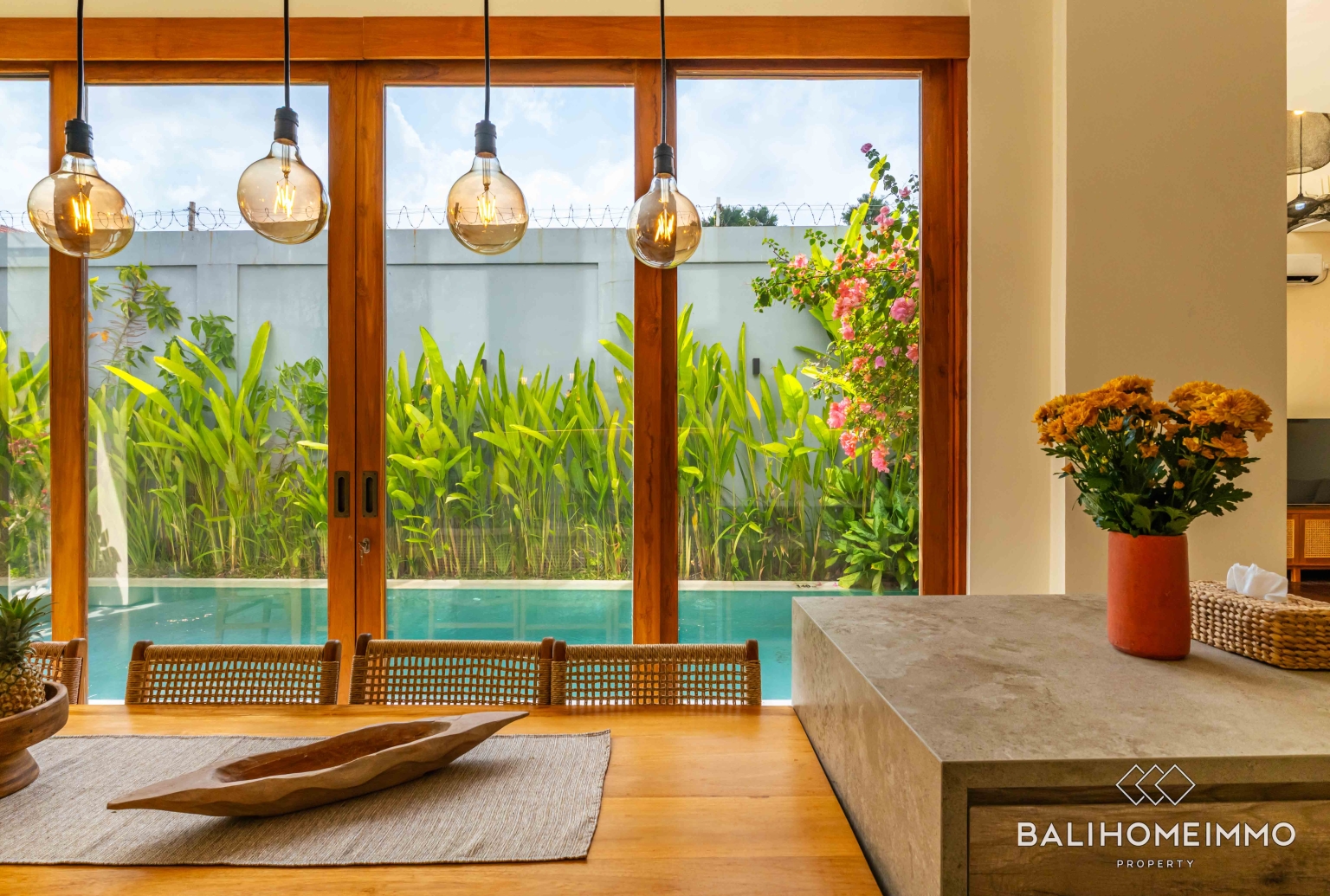 CHARMING 3 BEDROOM VILLA FOR SALE IN CANGGU BATU BOLONG BALI view 8