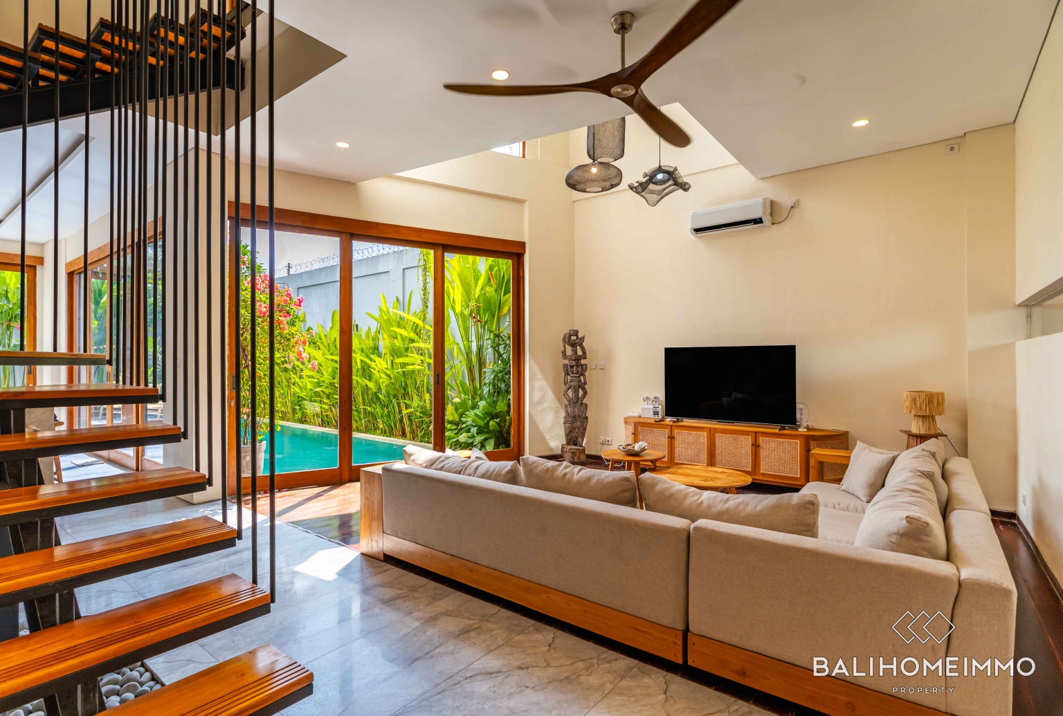 CHARMING 3 BEDROOM VILLA FOR SALE IN CANGGU BATU BOLONG BALI view 4