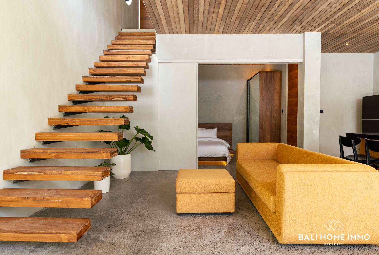 Charming 3 bedroom villa for sale in Pererenan North Side view 5